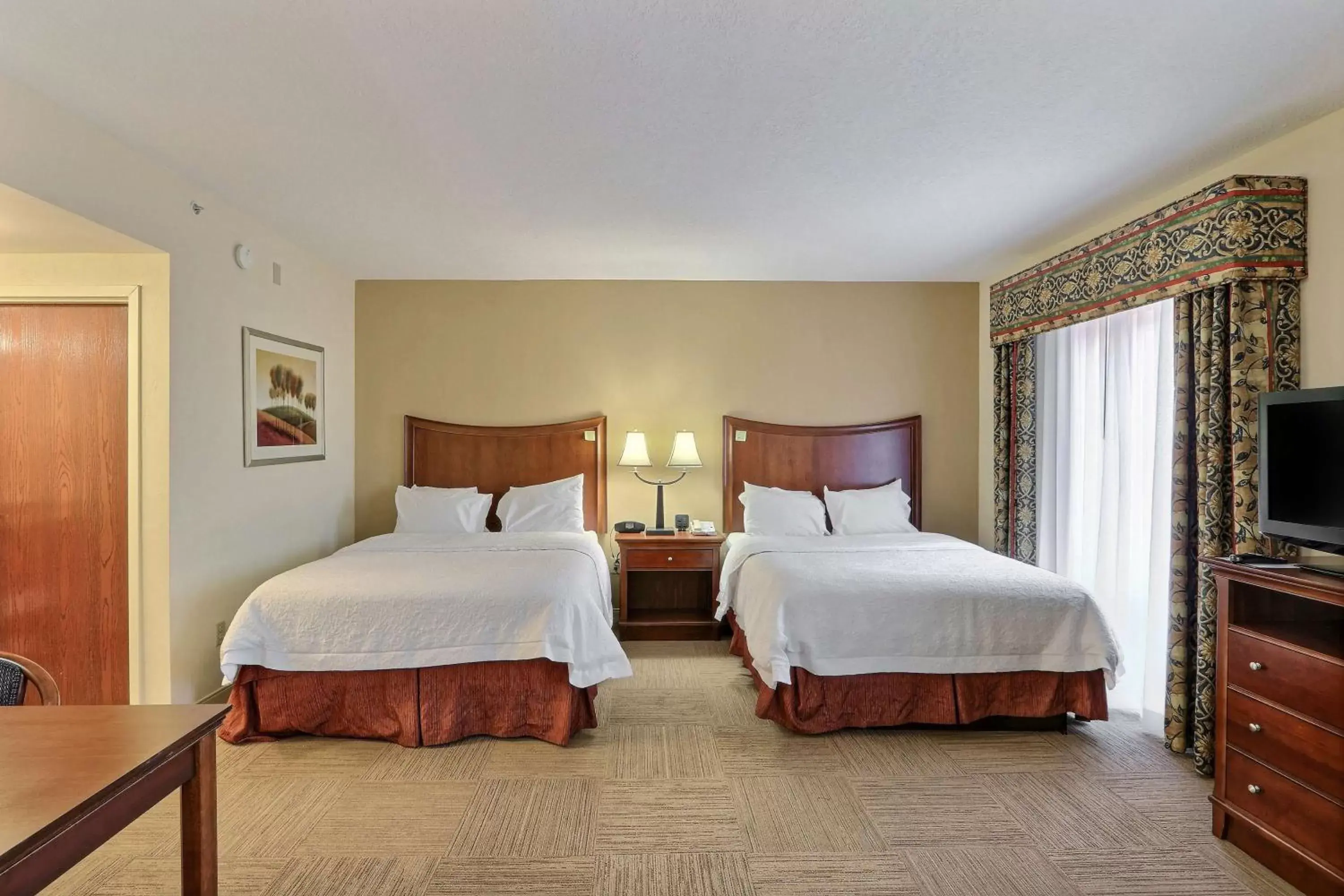 Bed in Hampton Inn & Suites Savannah - I-95 South - Gateway