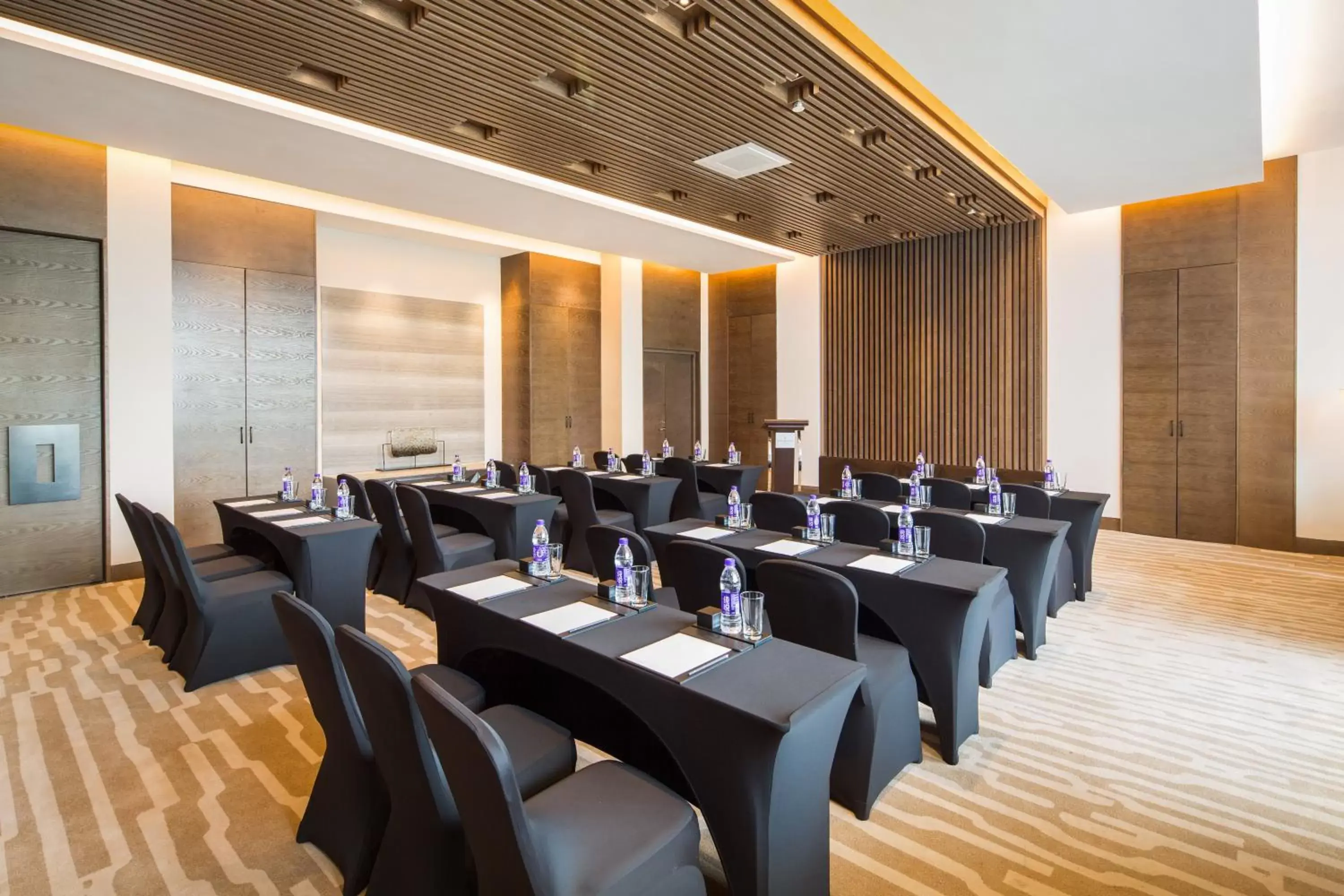 Meeting/conference room in InterContinental Taiyuan, an IHG Hotel