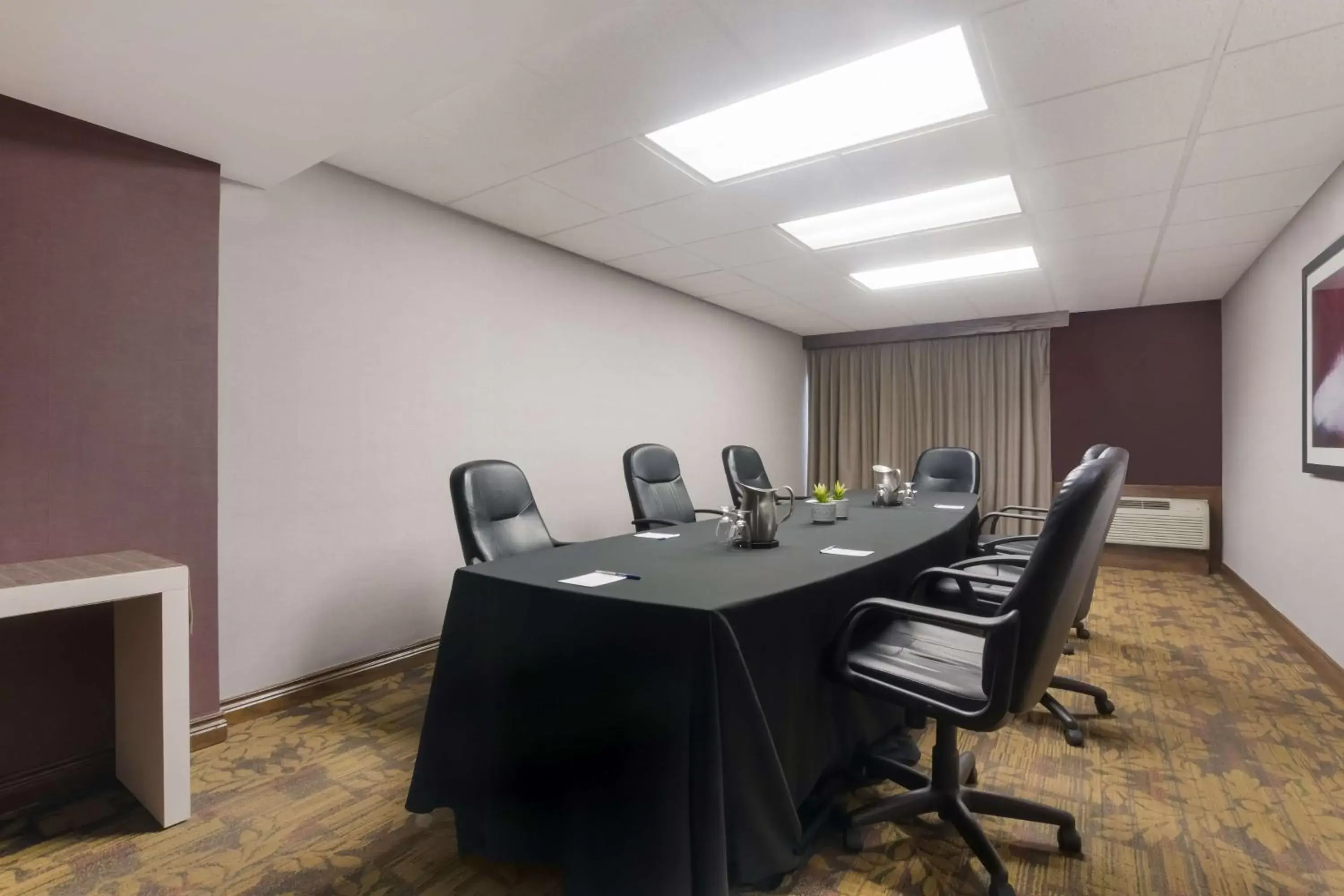 Meeting/conference room in Best Western St Catharines Hotel & Conference Centre