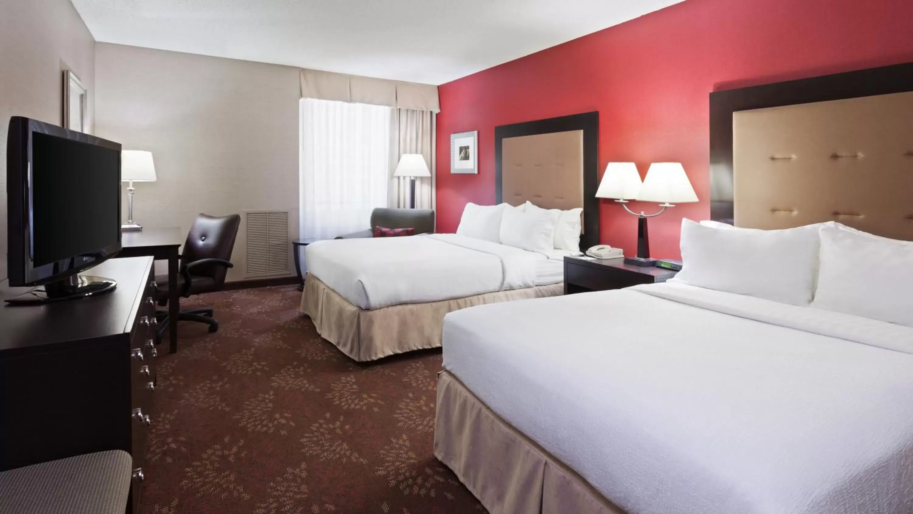 Photo of the whole room, Bed in Holiday Inn Cincinnati Airport, an IHG Hotel