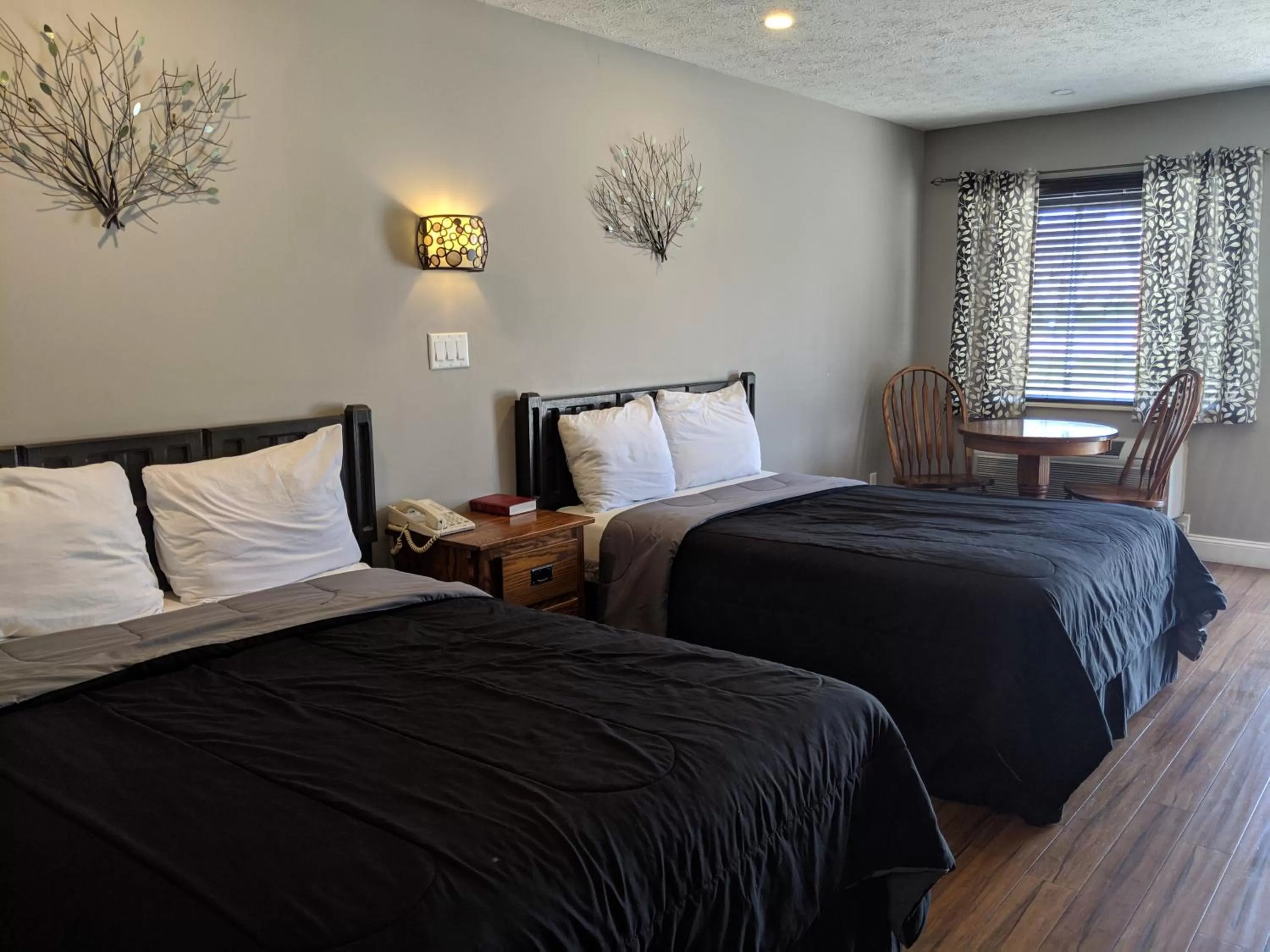 Bed in Brown's Motel