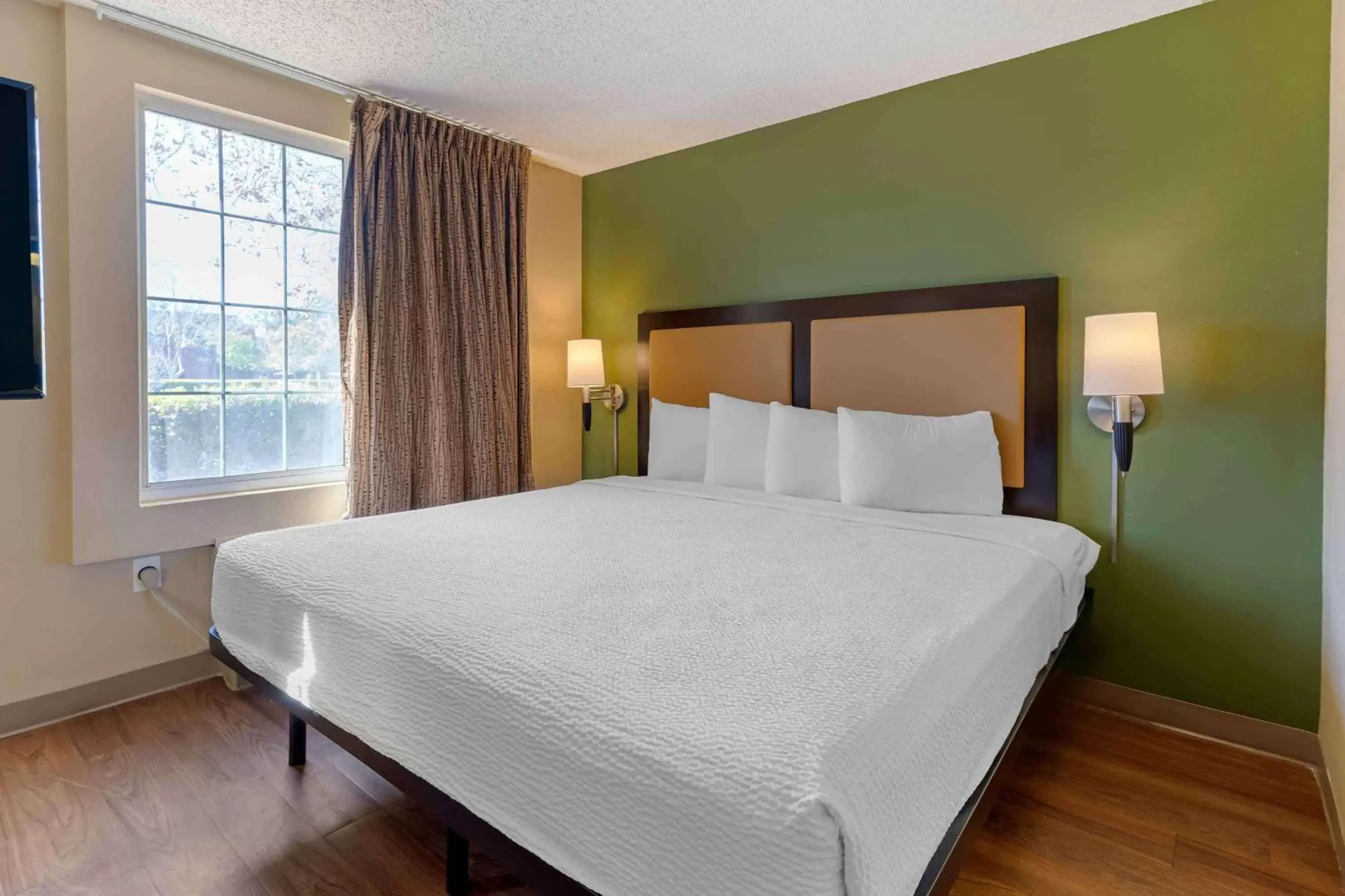 Bedroom, Bed in Extended Stay America Suites - San Jose - Downtown