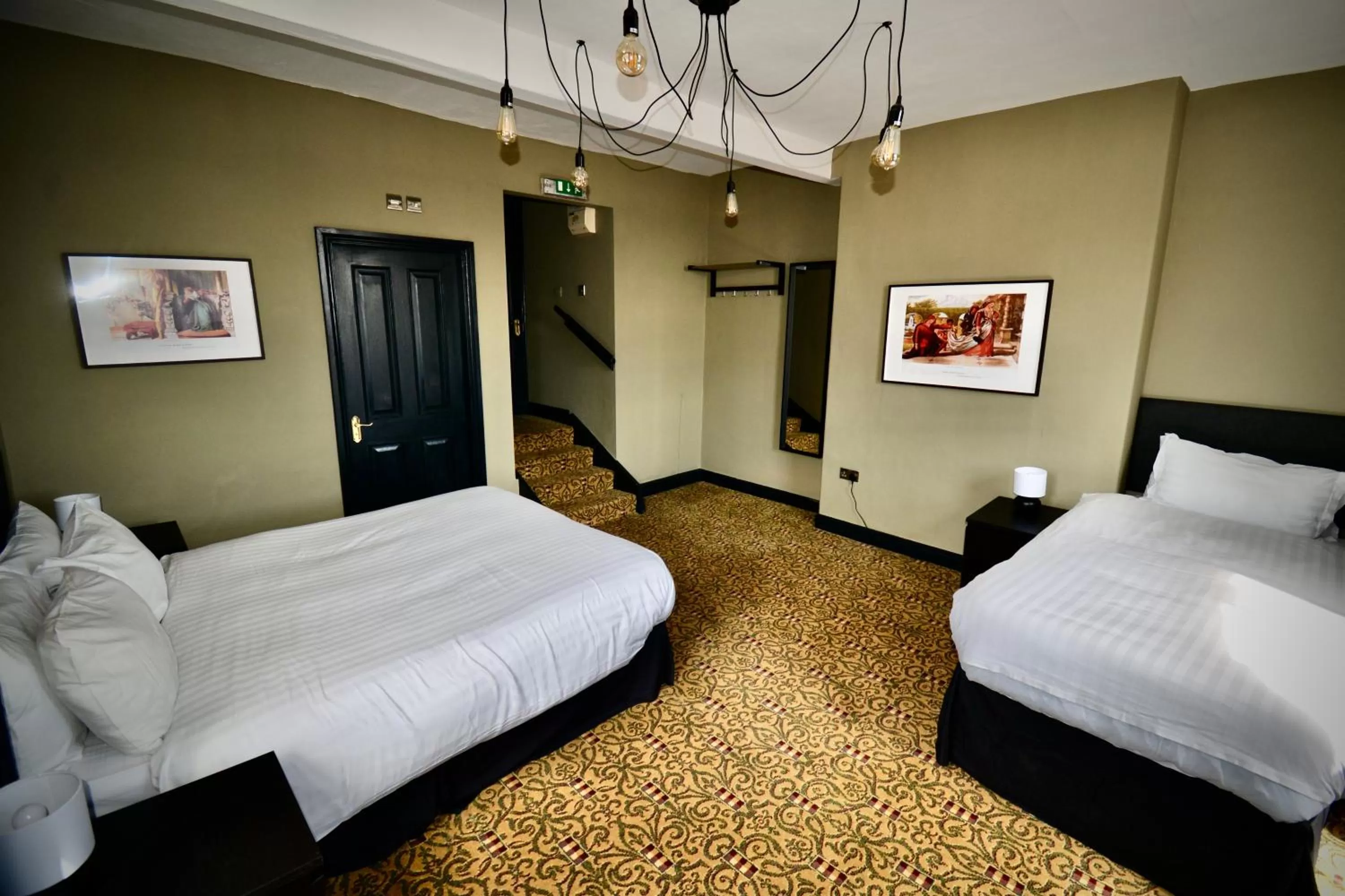 Bedroom, Bed in The Wrens