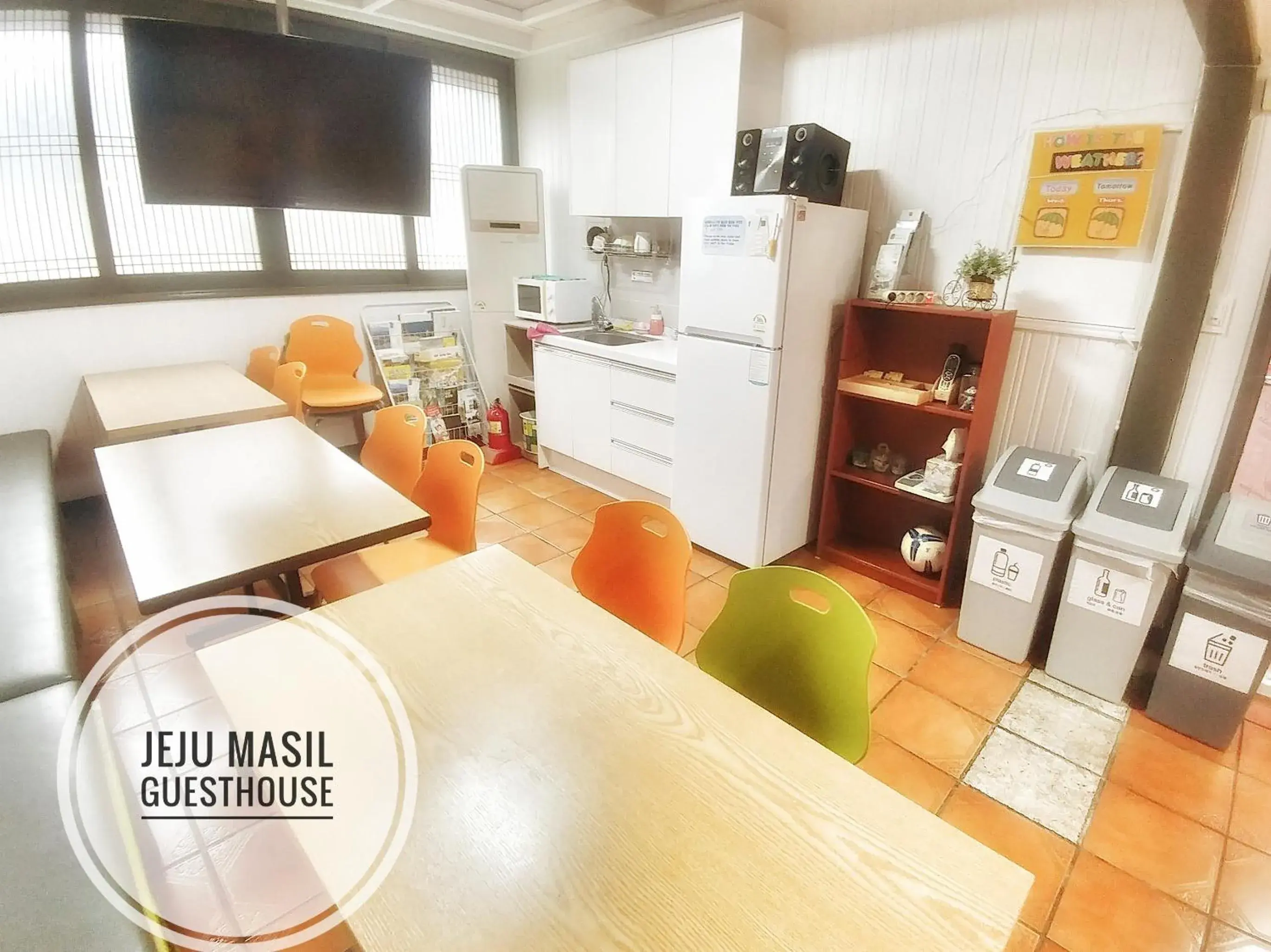 Dining area in Masil Guesthouse Jeju