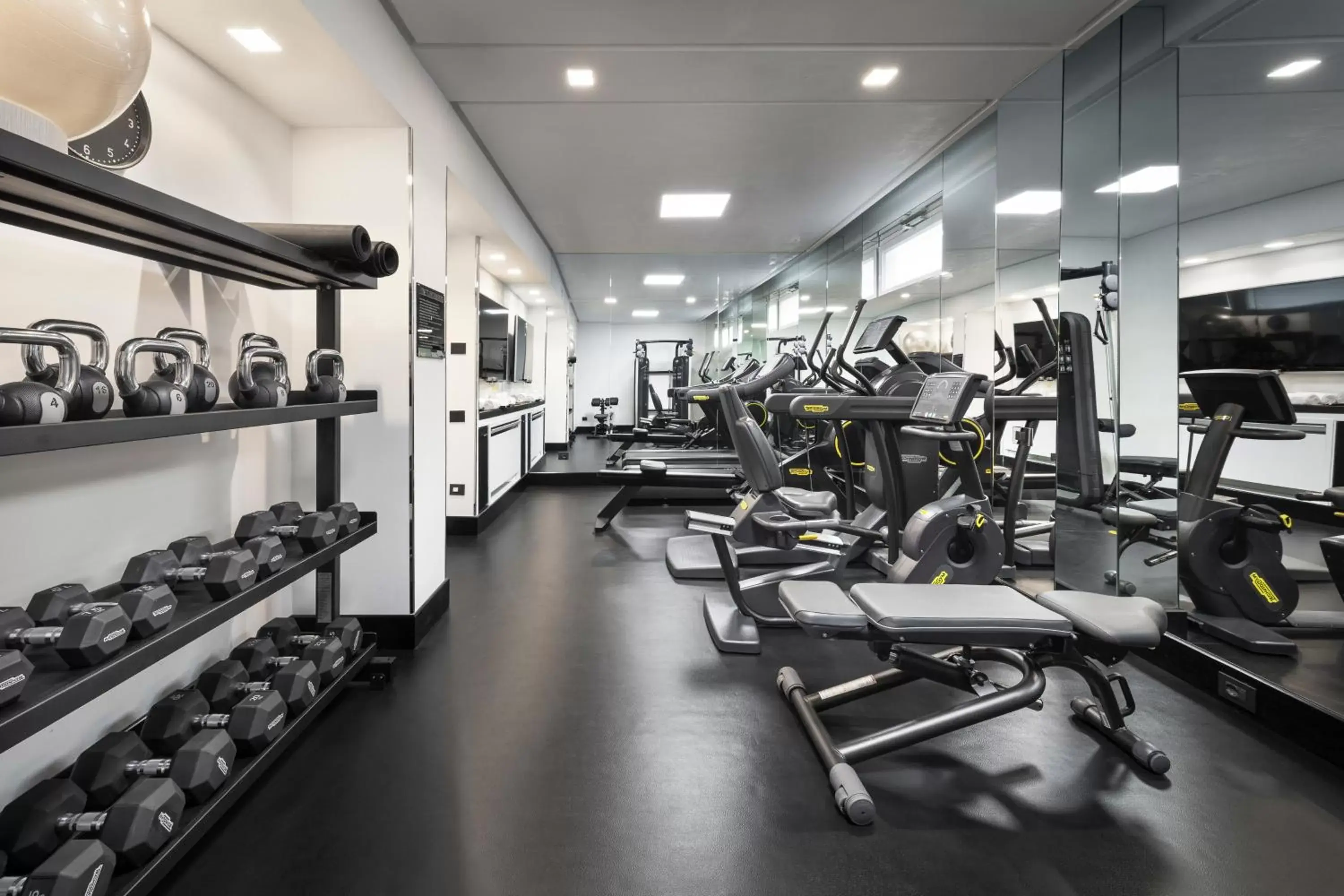 Fitness centre/facilities in LHP Napoli Palace & SPA Fitness centre/facilities in LHP Napoli Palace & SPA