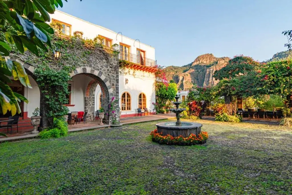 Restaurant/places to eat, Property Building in Posada del Tepozteco