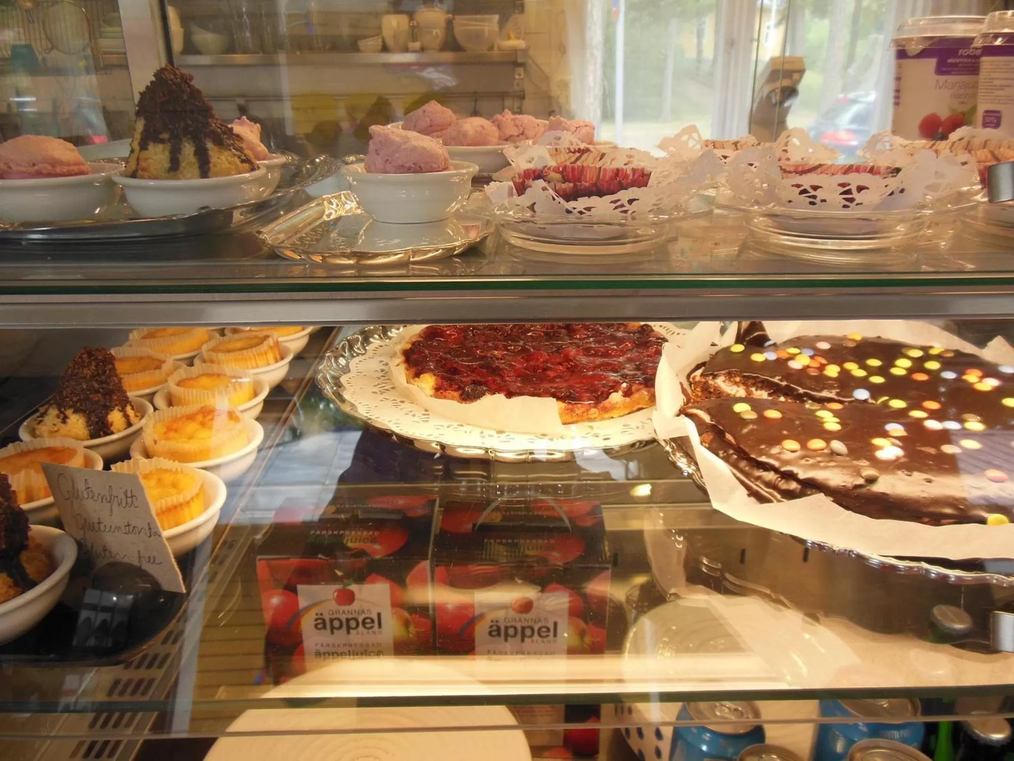 Food and drinks in Hotel & Cafe Lanterna