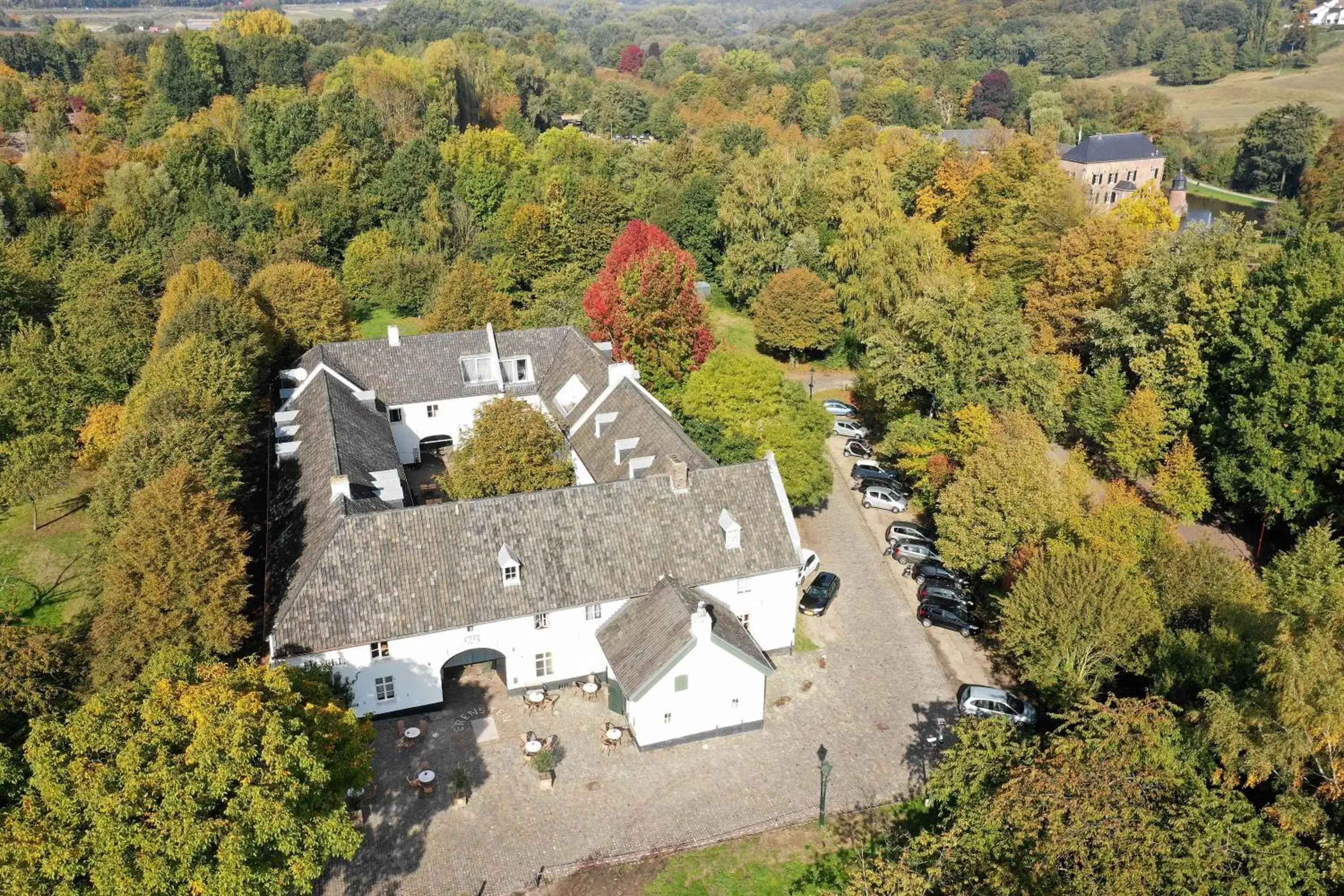 Property building in Fletcher Hotel-Restaurant Kasteel Erenstein Property building in Fletcher Hotel-Restaurant Kasteel Erenstein