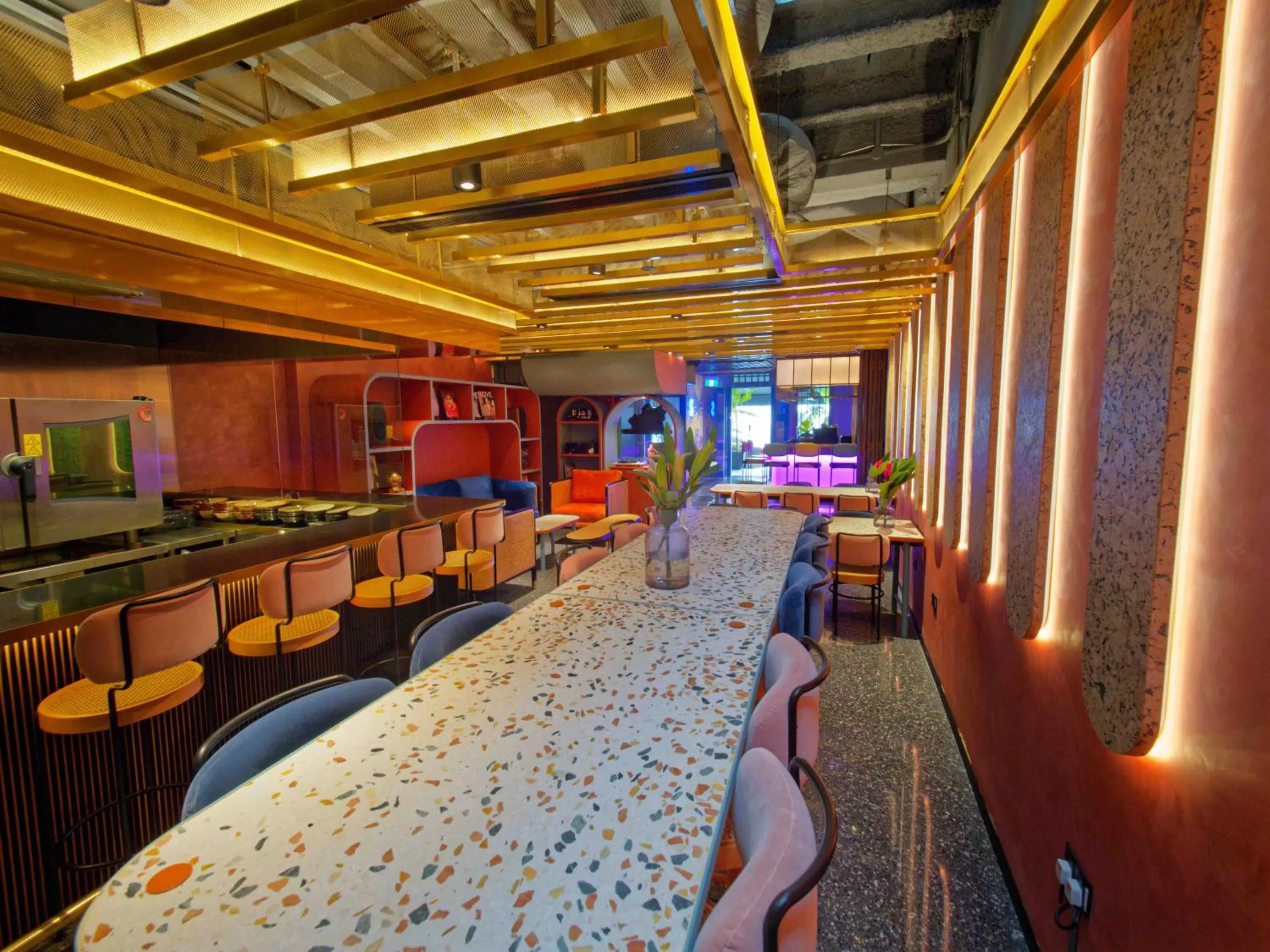 Restaurant/places to eat in Hotel Soloha at Chinatown