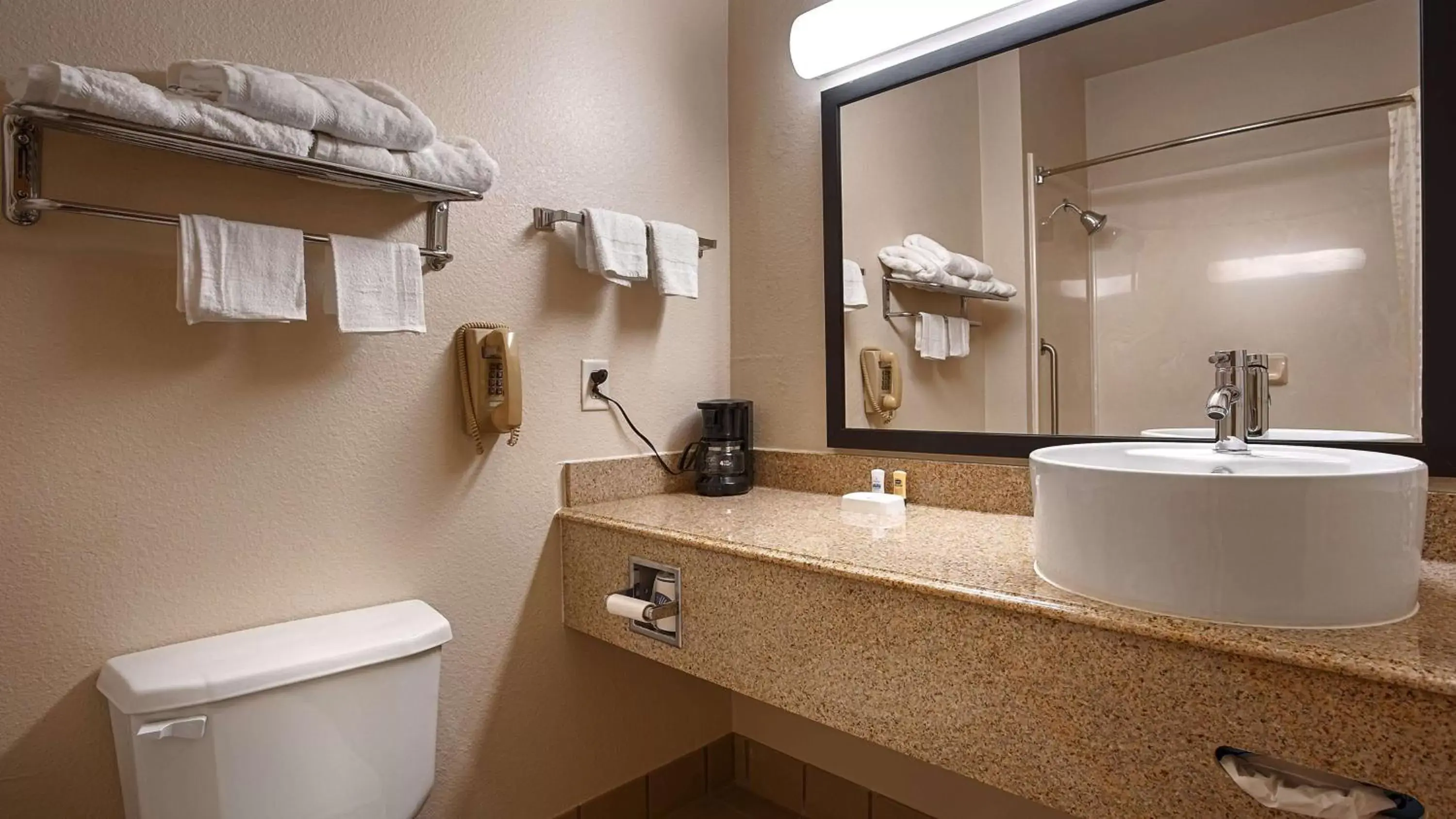 Bathroom in Best Western Northwest Inn