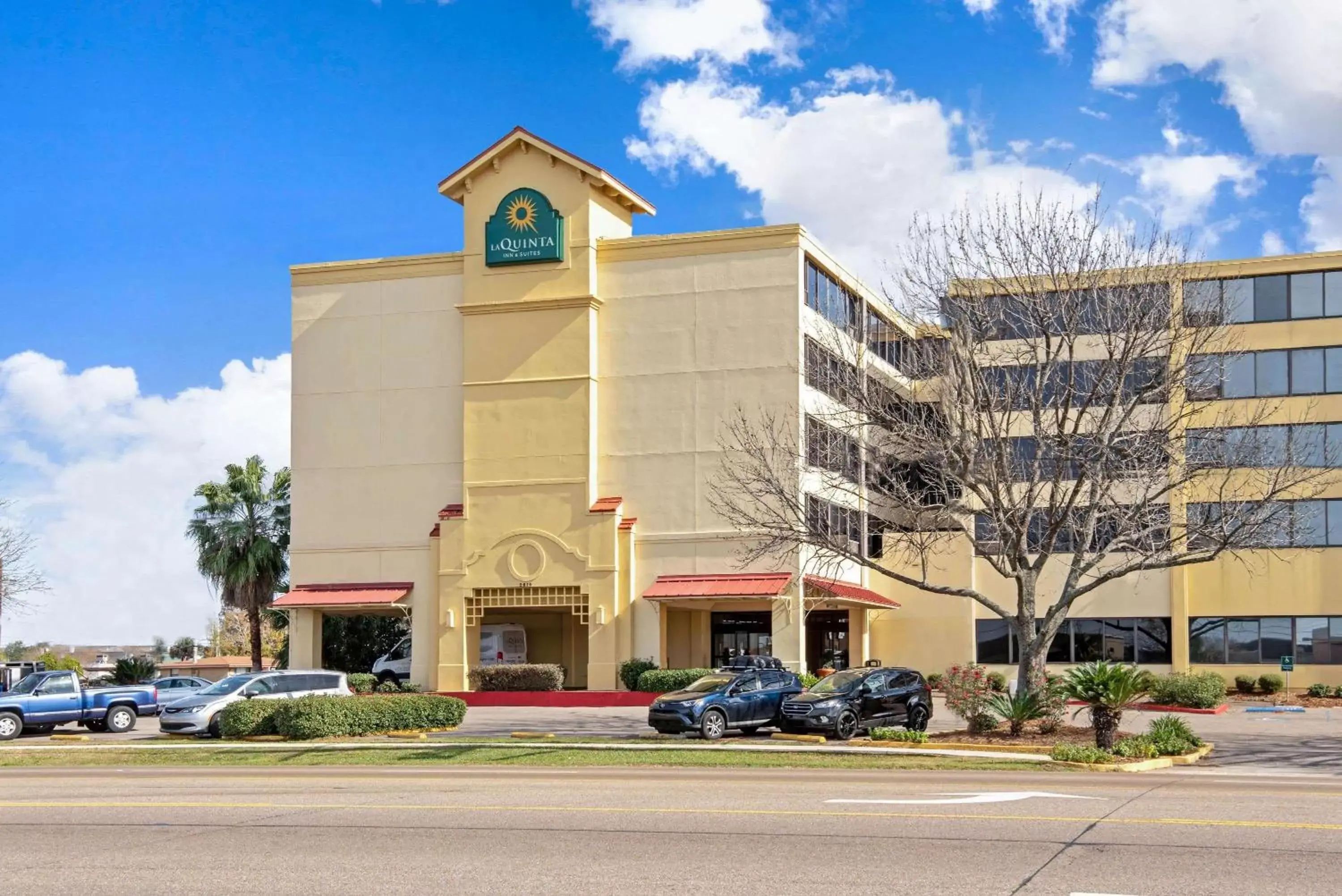 Property Building in La Quinta by Wyndham New Orleans Airport