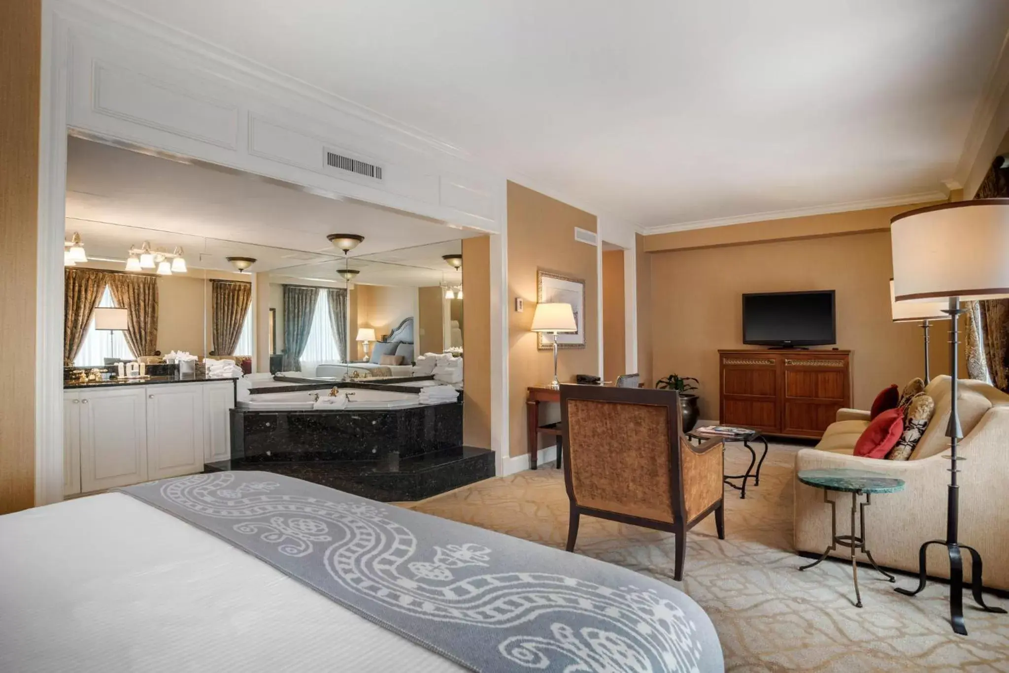 Bedroom, Kitchen/Kitchenette in Omni Royal Orleans Hotel