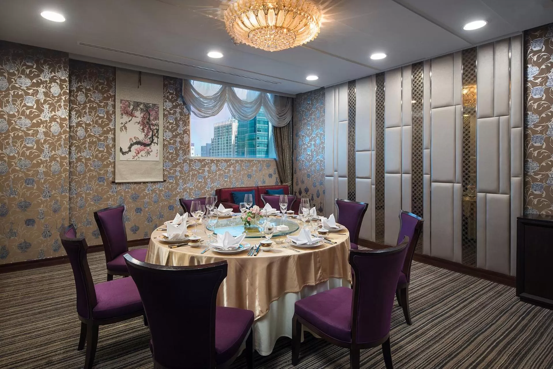 Restaurant/places to eat in The Berkeley Hotel Pratunam