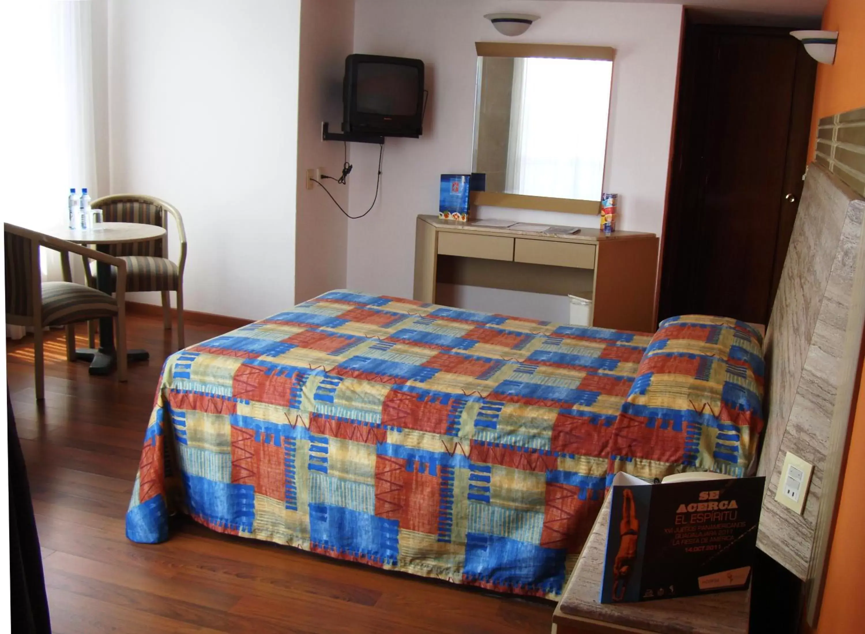 Bedroom, Bed in Hotel Cervantes