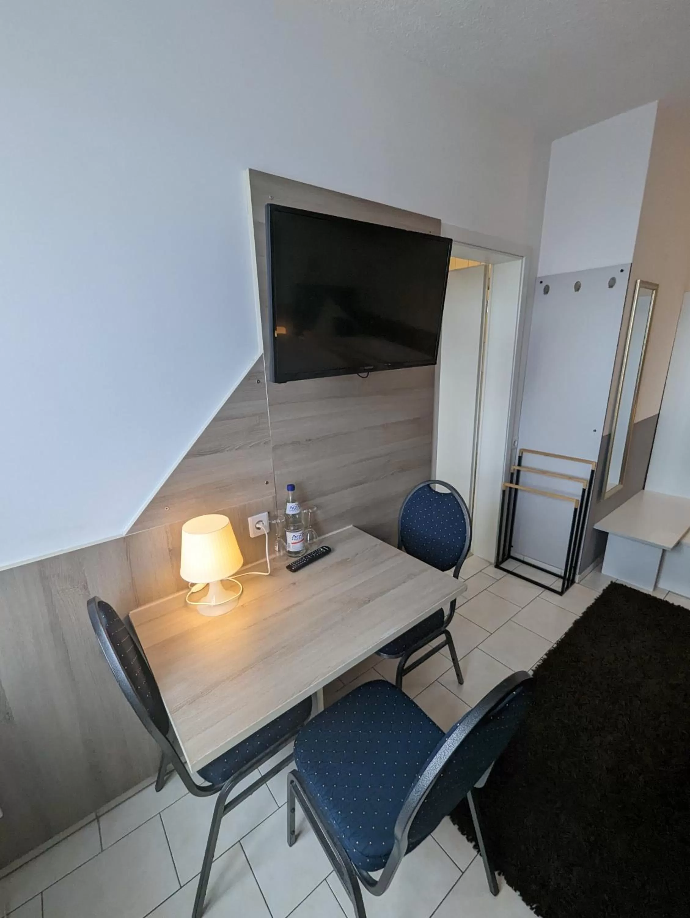 TV/Entertainment Center in Hotel Eiserner Anton