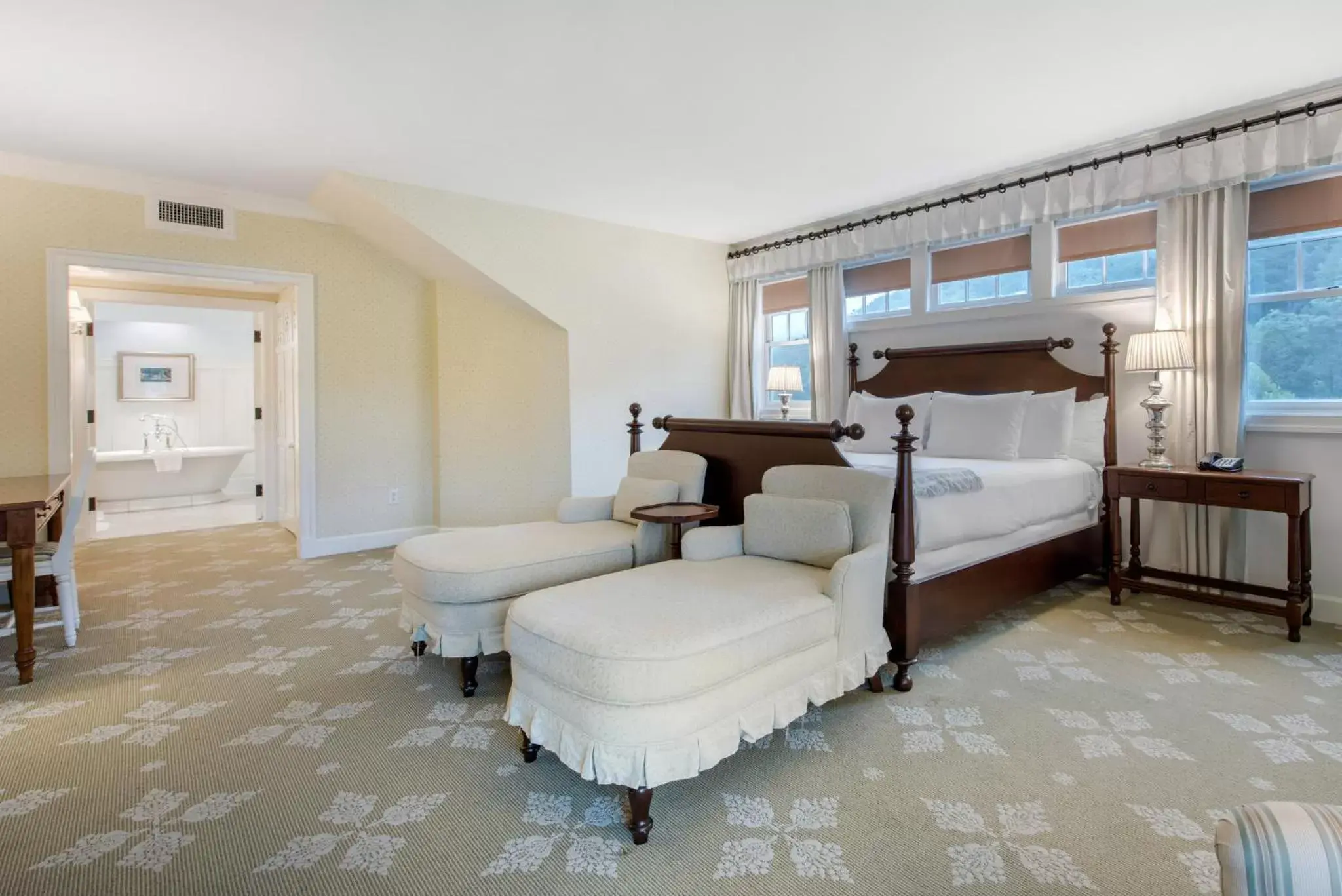 Photo of the whole room, Bed in Omni Bedford Springs Resort