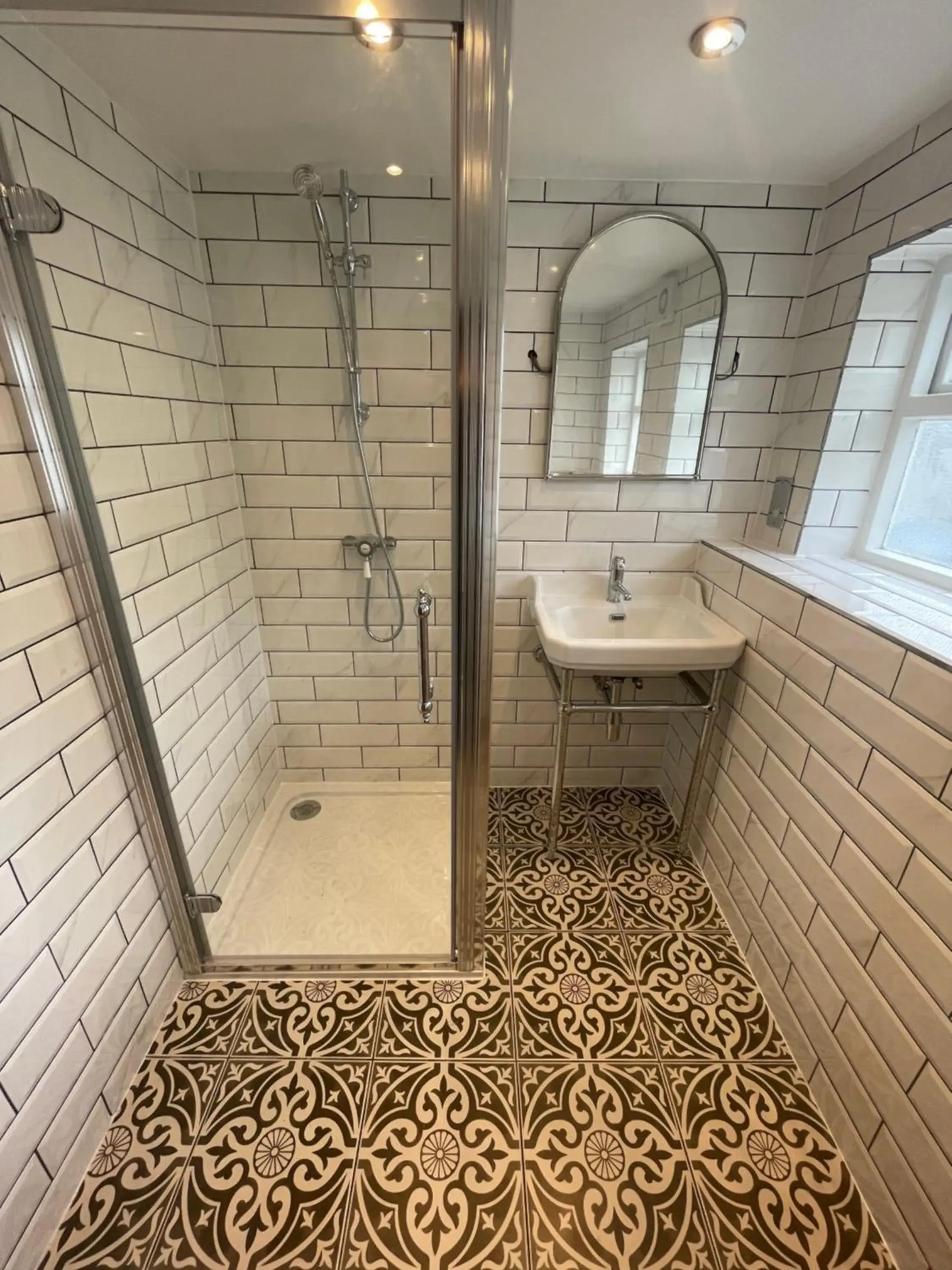 Bathroom in Albany Hotel