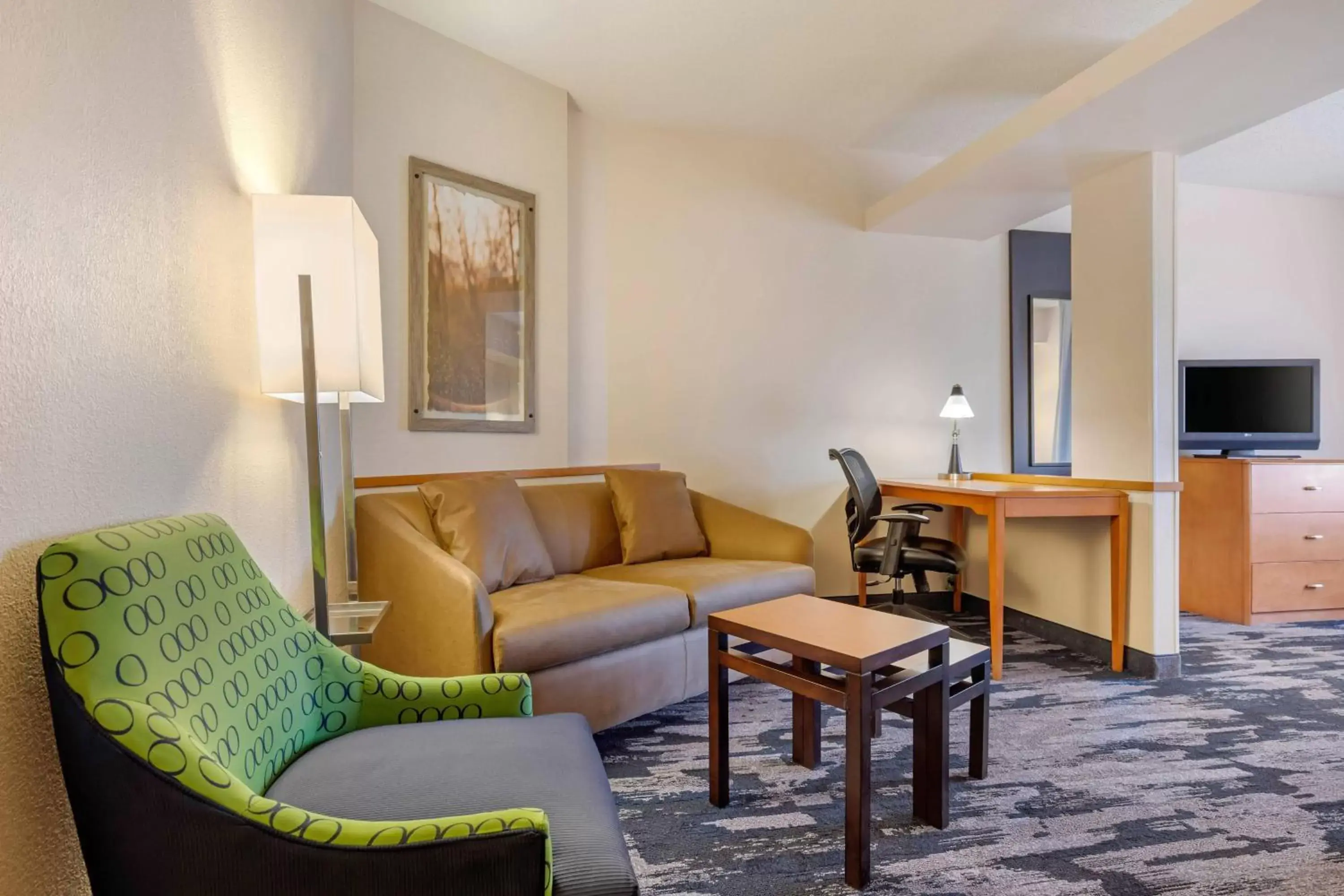 Living room, Seating Area in Fairfield Inn & Suites by Marriott Rockford