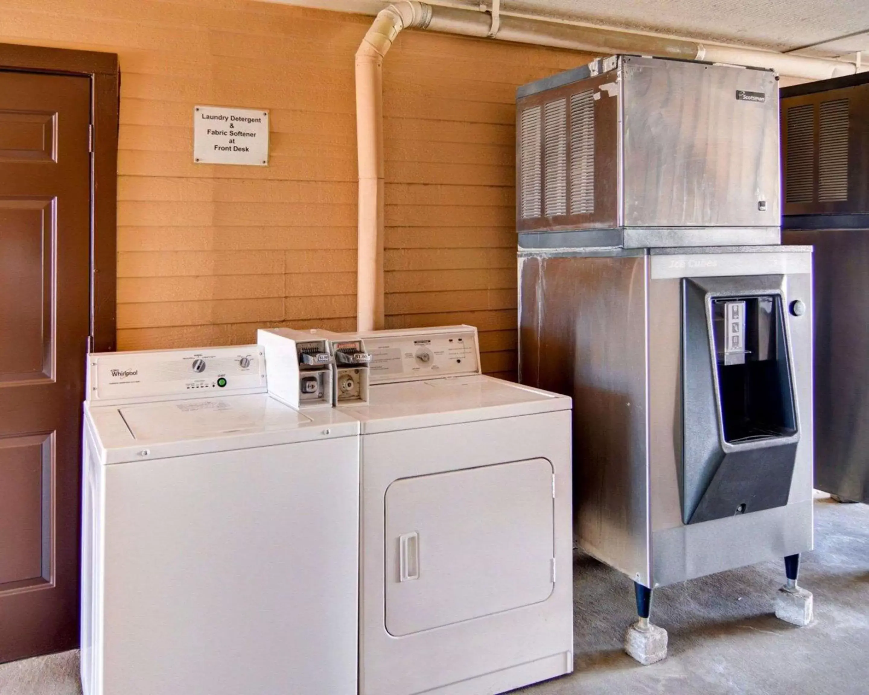 On site, Kitchen/Kitchenette in Econo Lodge Decatur