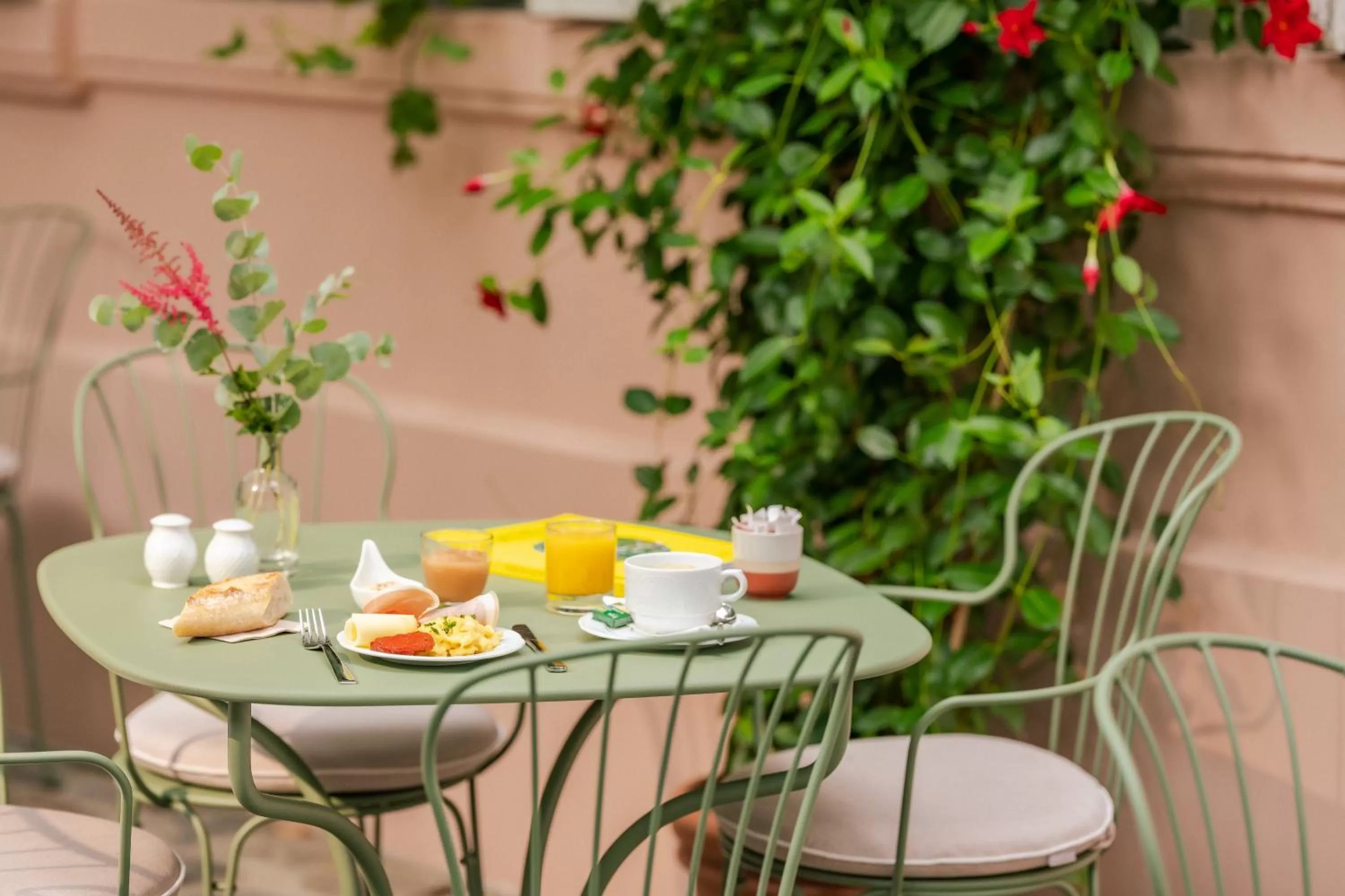 Breakfast in Hotel des Grandes Ecoles