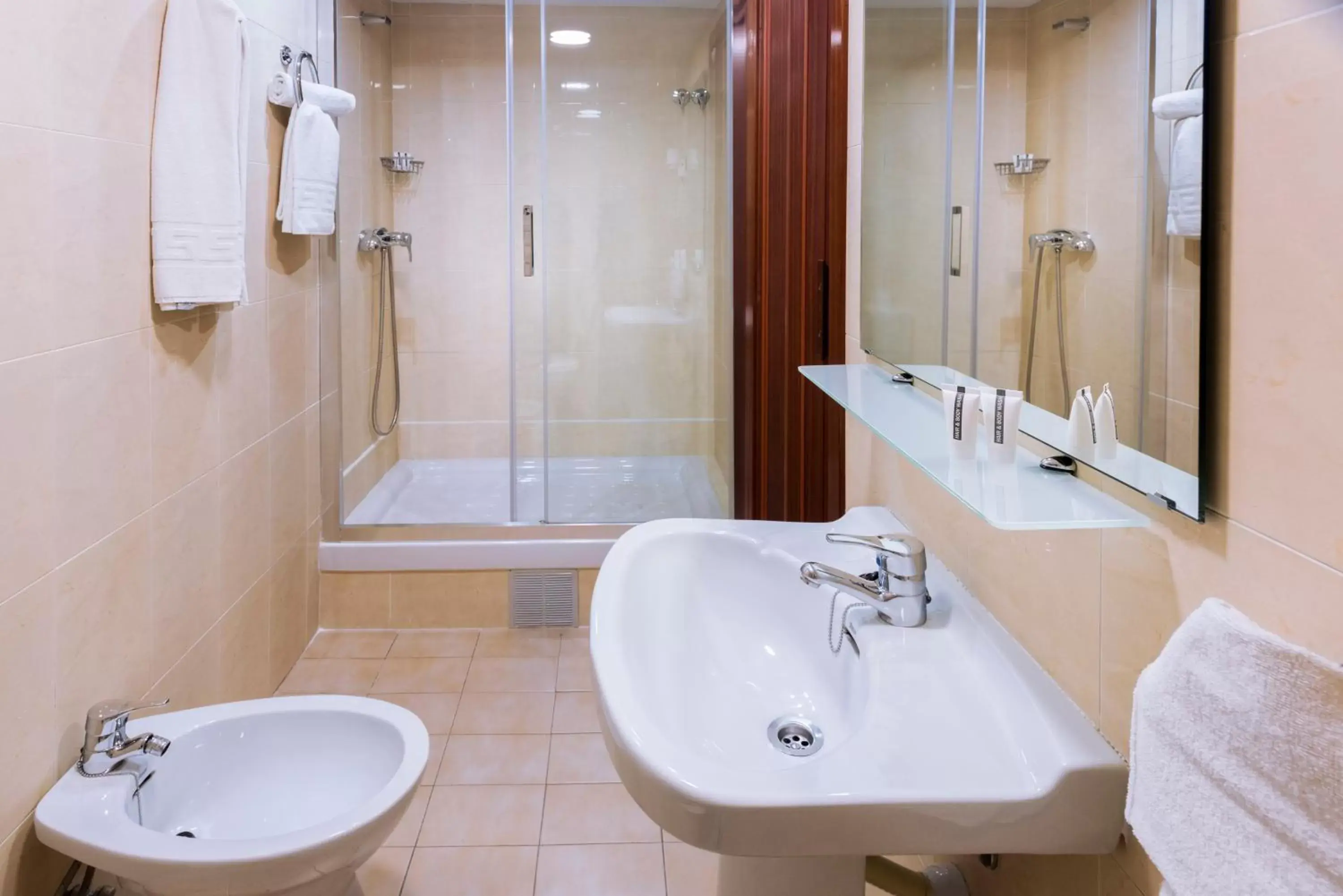 Bathroom in Hotel Catalunya Express