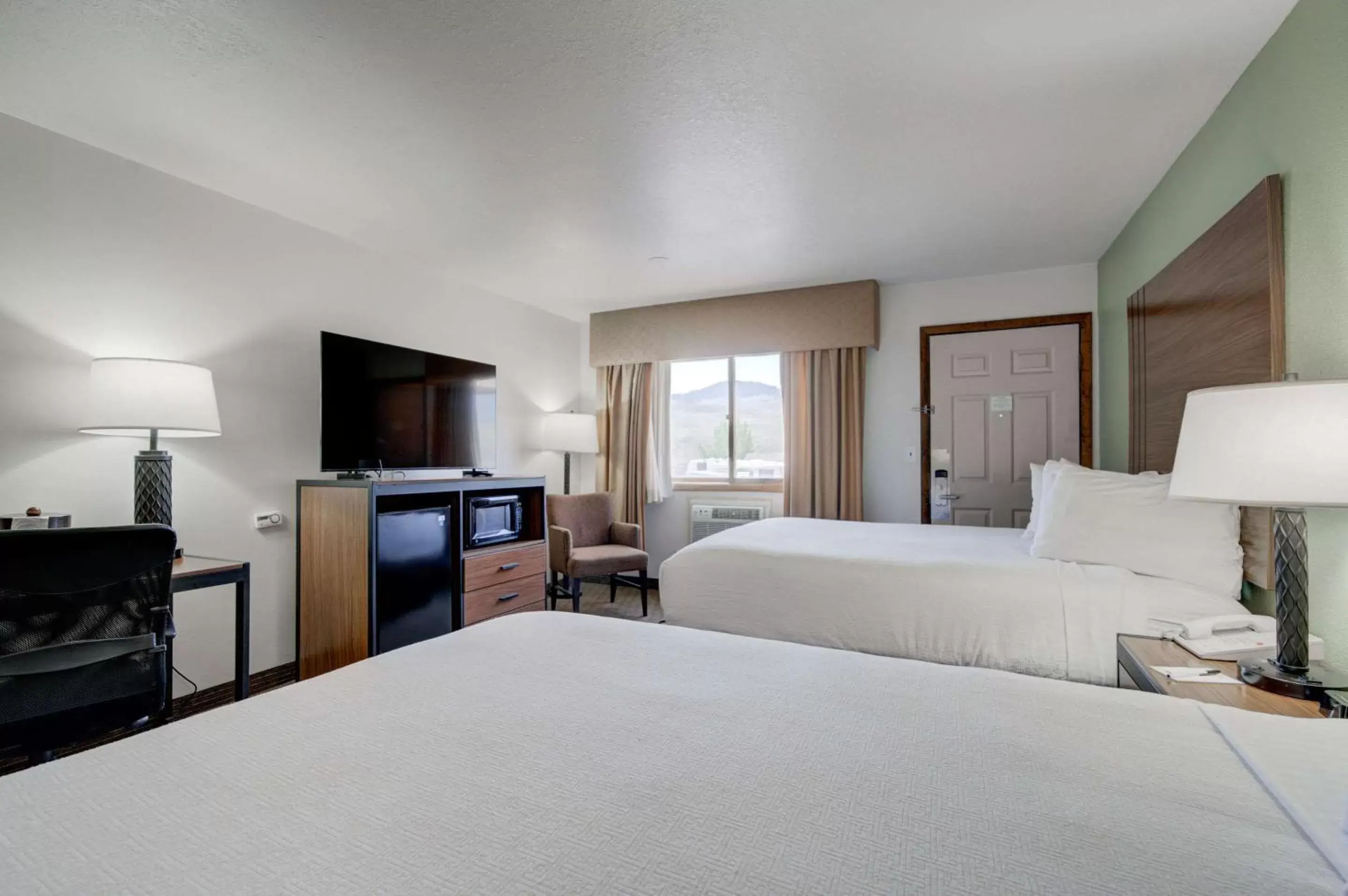 Bedroom in The Ridgeline Hotel at Yellowstone, Ascend Hotel Collection