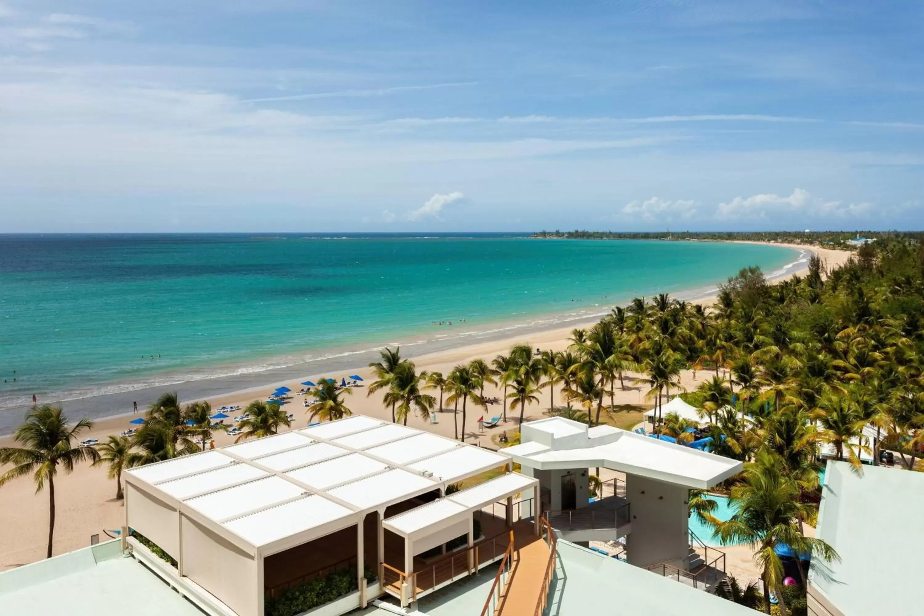 Swimming pool in Courtyard by Marriott Isla Verde Beach Resort