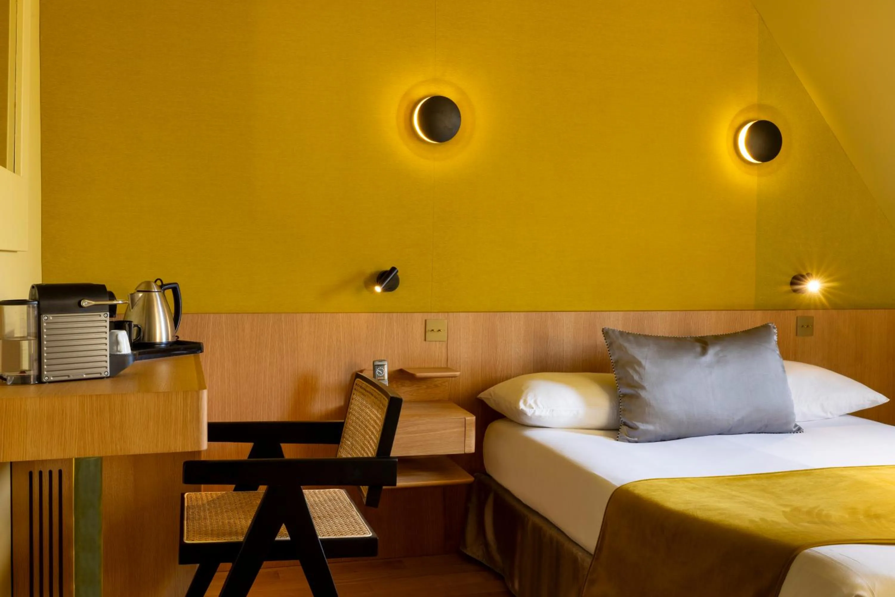 Bedroom, Bed in Hôtel Elixir