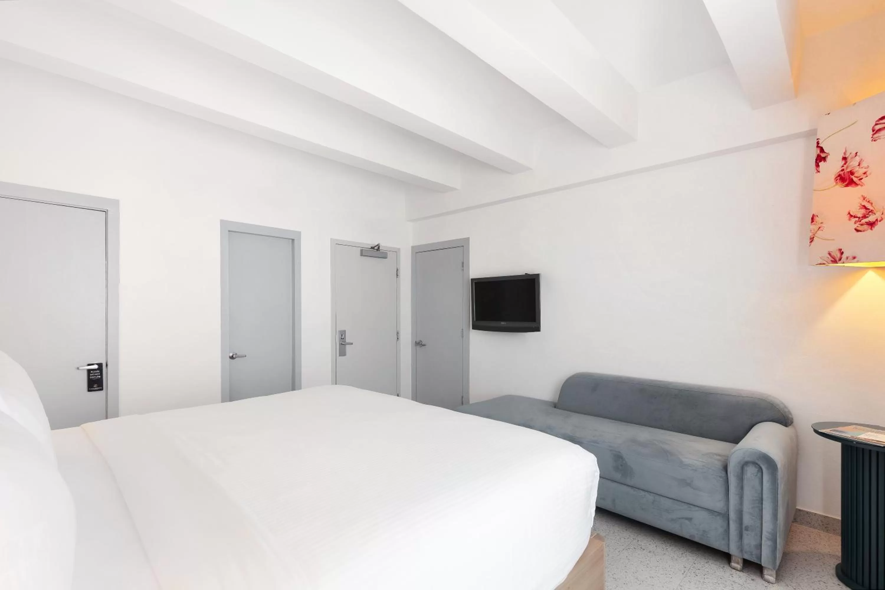 Bed in Townhouse by Luxurban