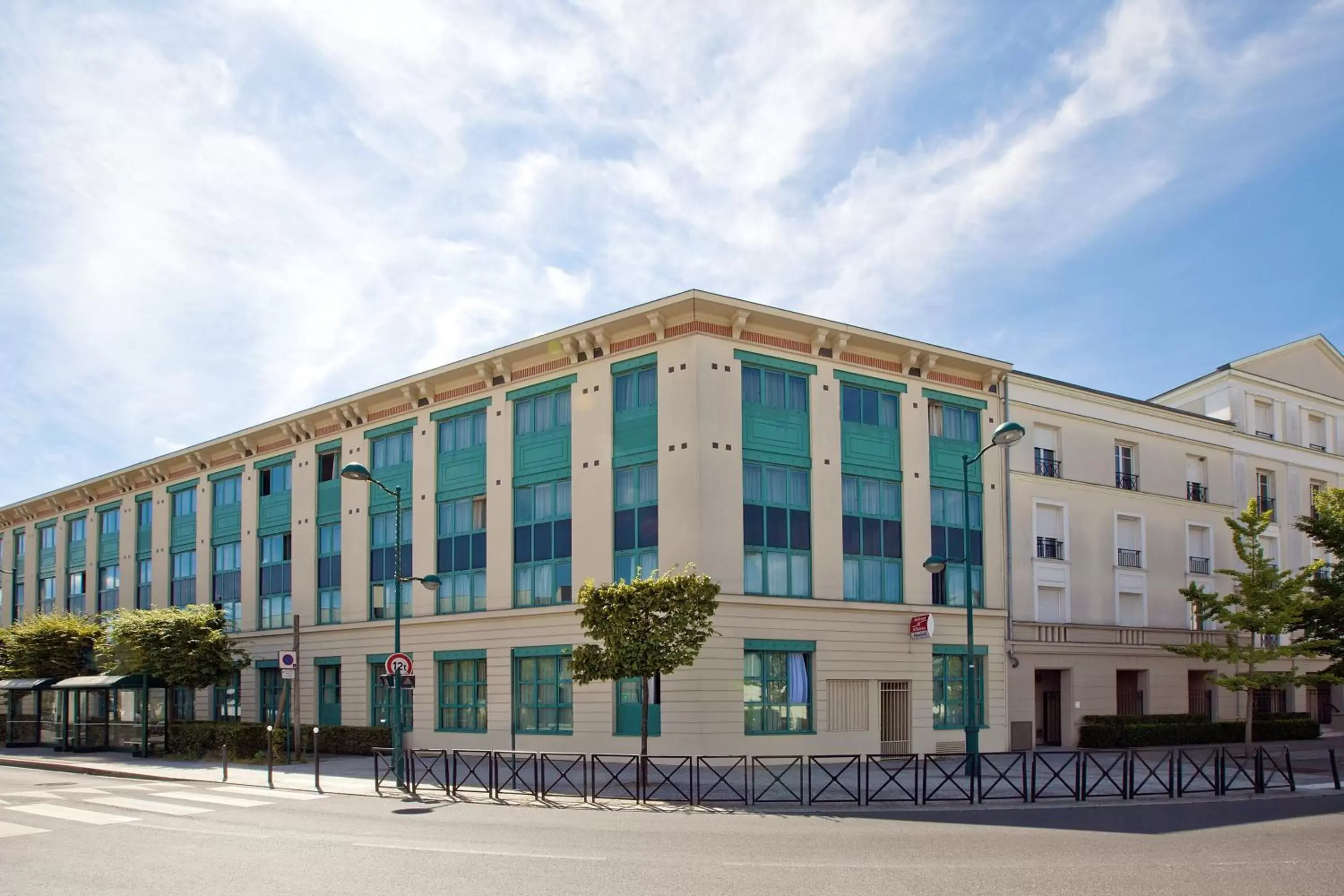 Facade/entrance, Property Building in Séjours & Affaires Serris Rive Gauche