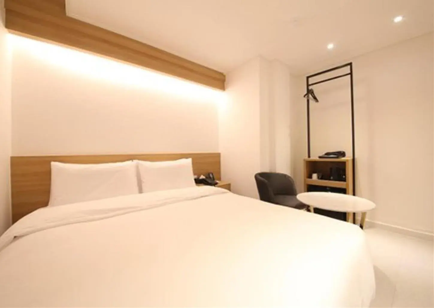 Photo of the whole room, Bed in Busan Seomyeon Business Hotel J7                                                                