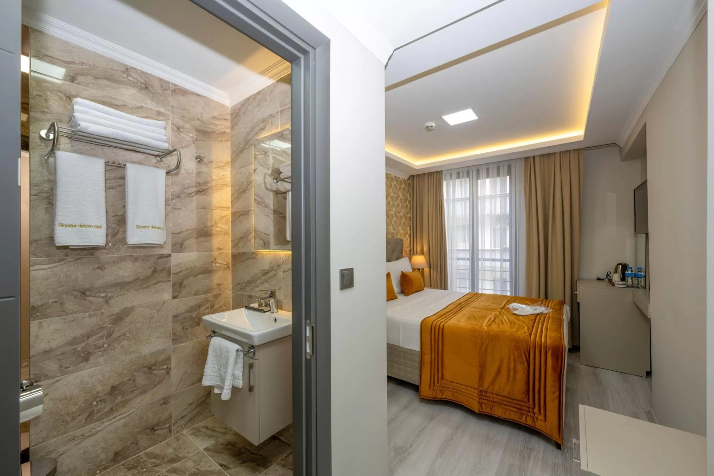 Shower, Bed in SKYSTAR DELUXE HOTEL