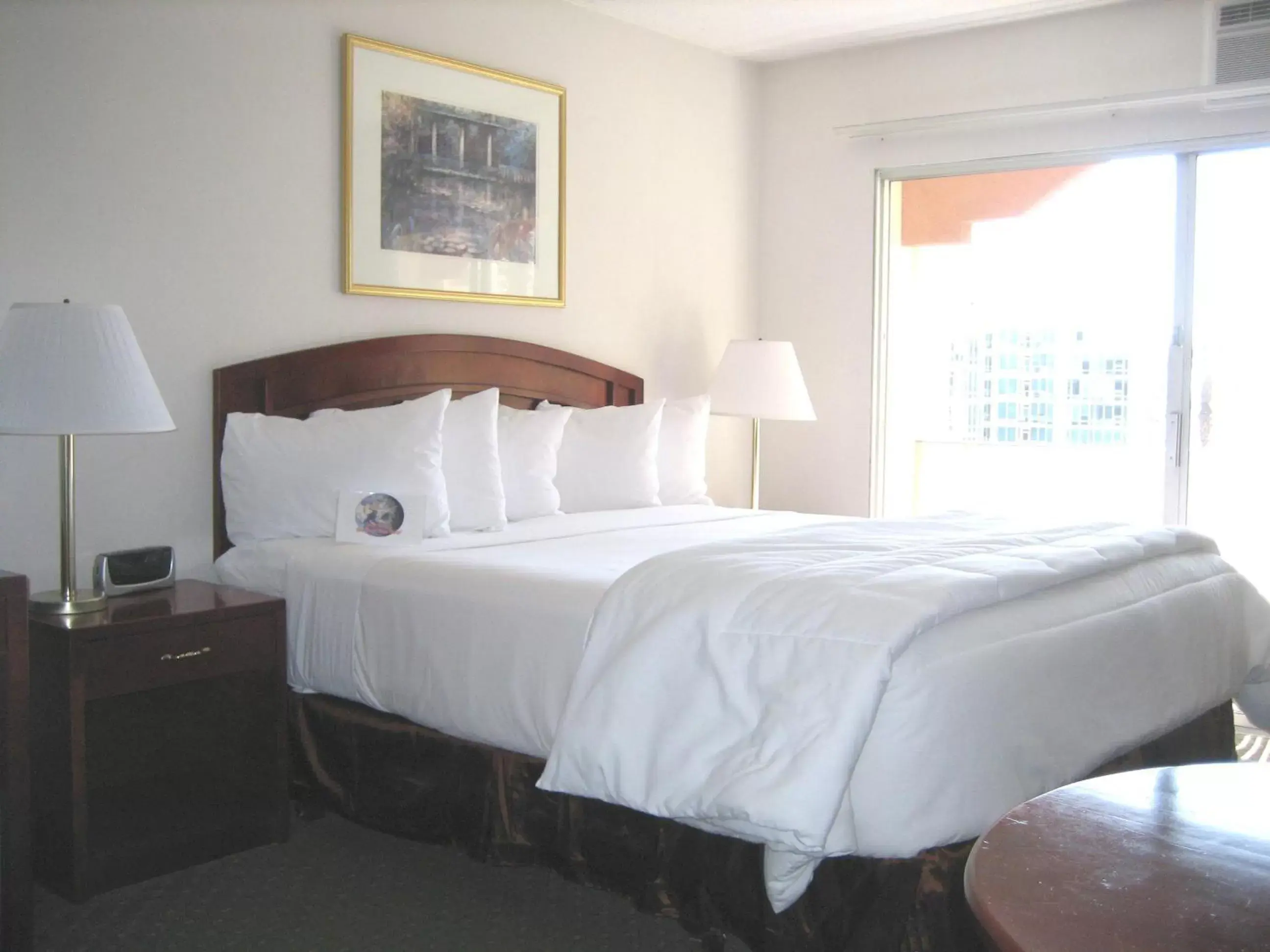 Bed in Days Inn by Wyndham San Diego/Downtown/Convention Center