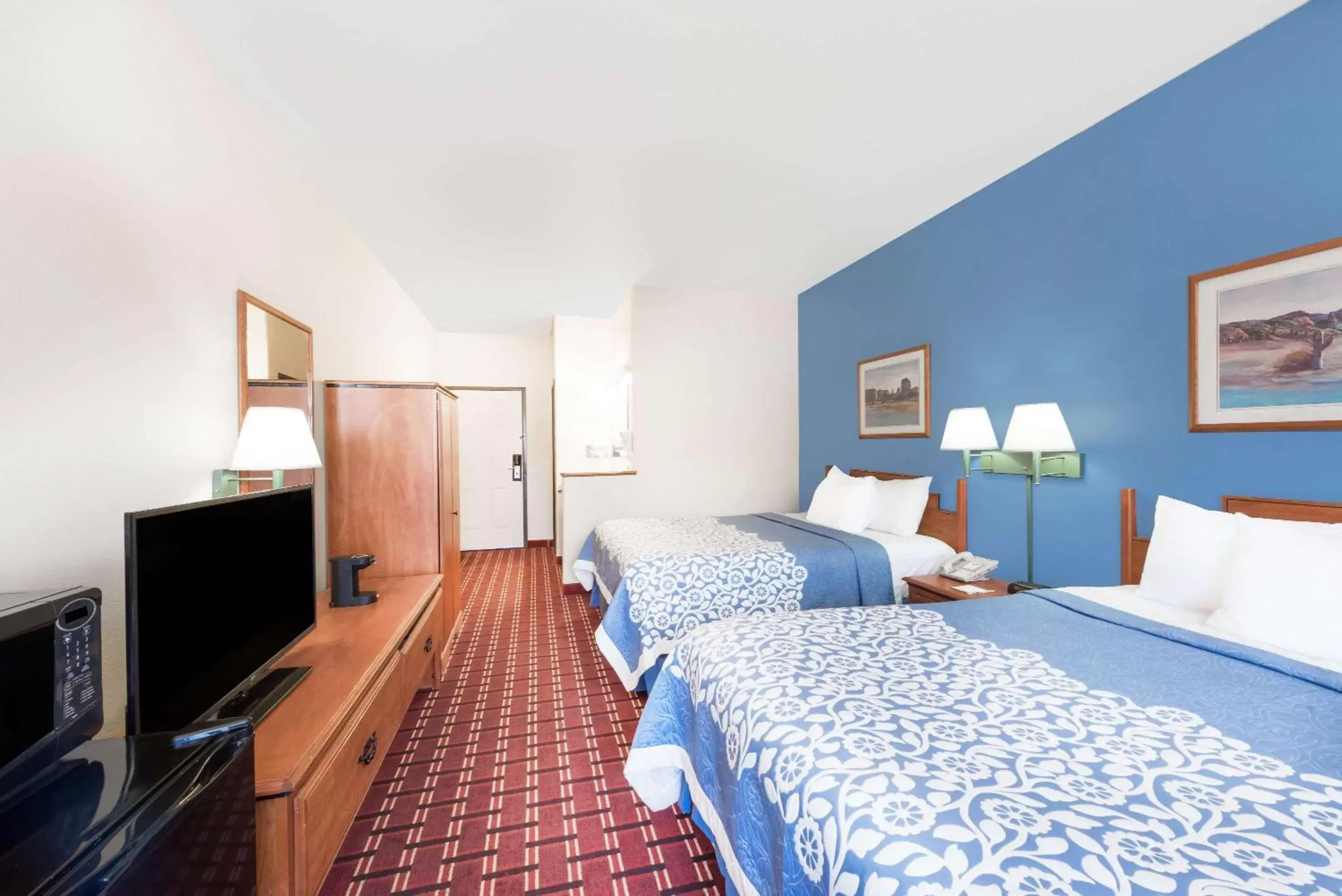 Photo of the whole room, Bed in Days Inn & Suites by Wyndham Lordsburg