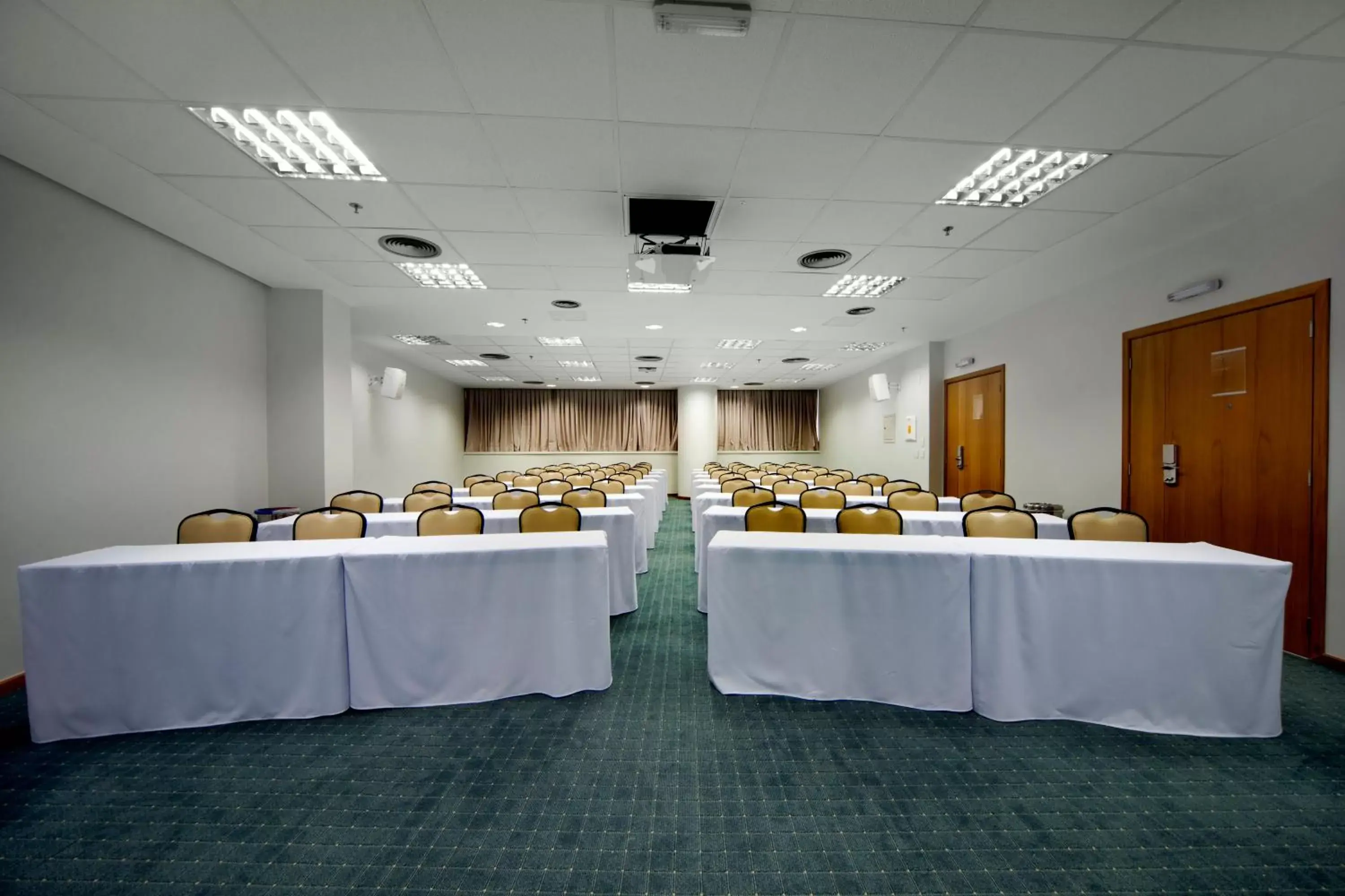 Business facilities in Quality Hotel Vitória