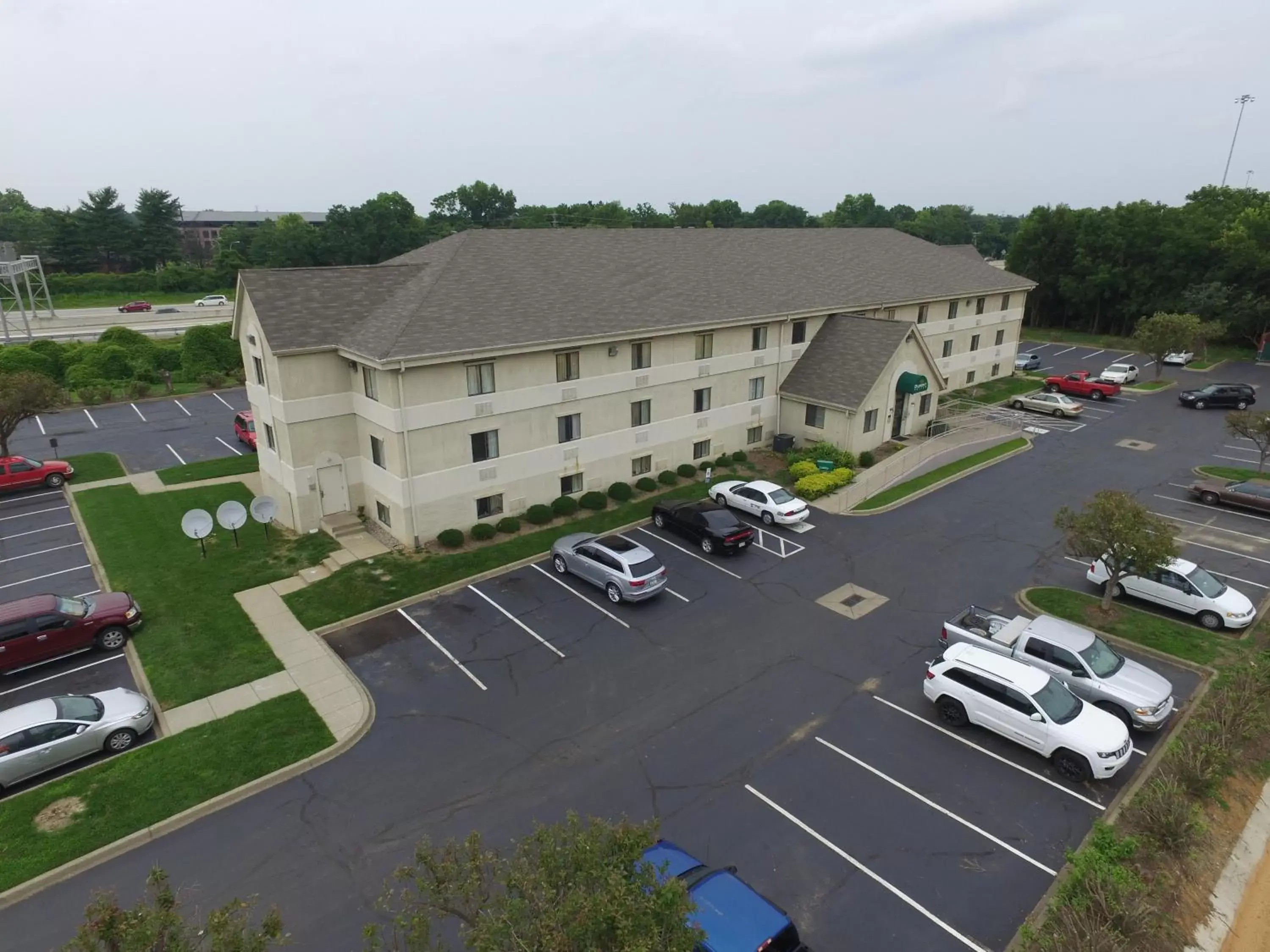 Property building, Bird's-eye View in DuPont Suites - Louisville - St. Matthews