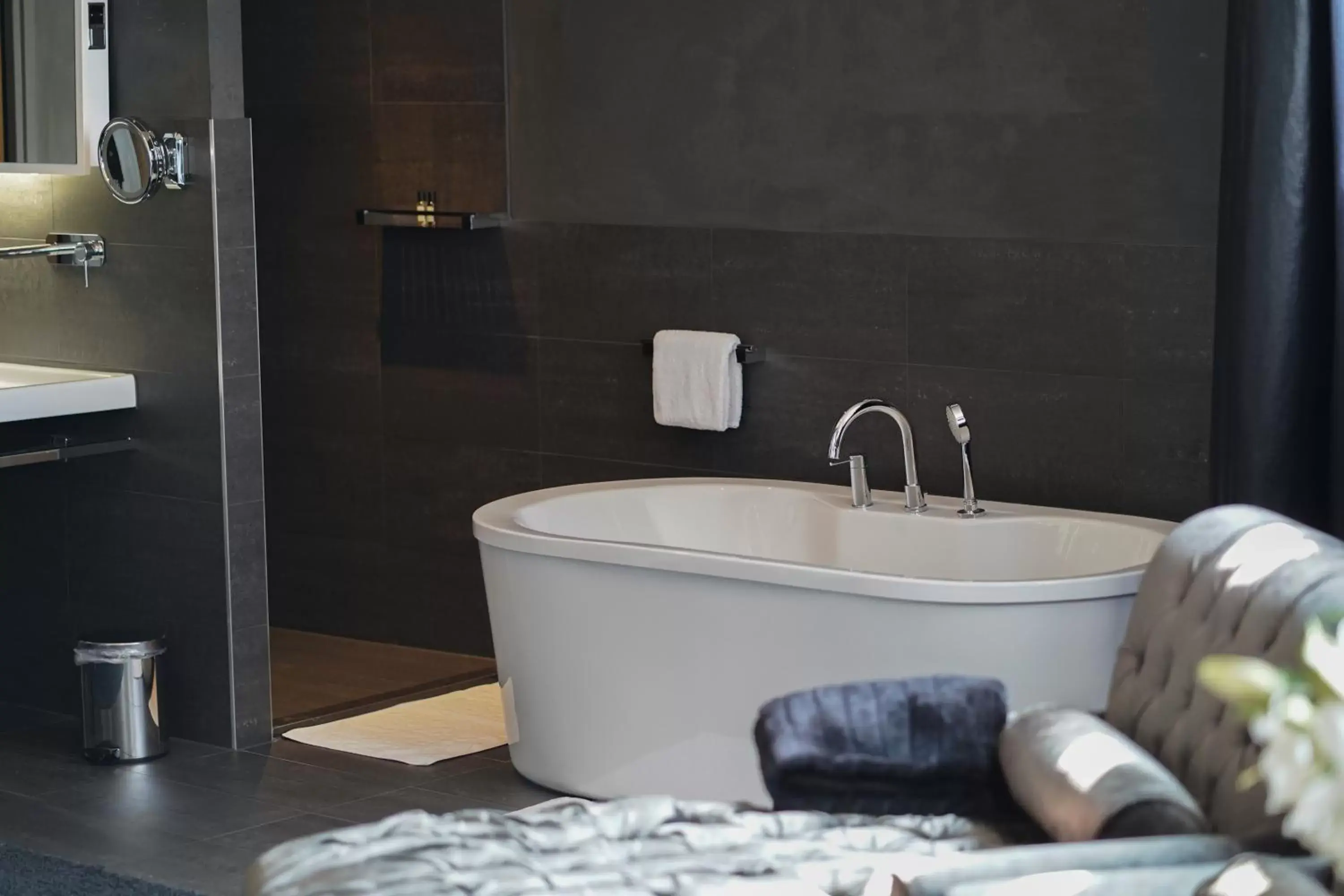 Bathroom in Huis van Bewaring