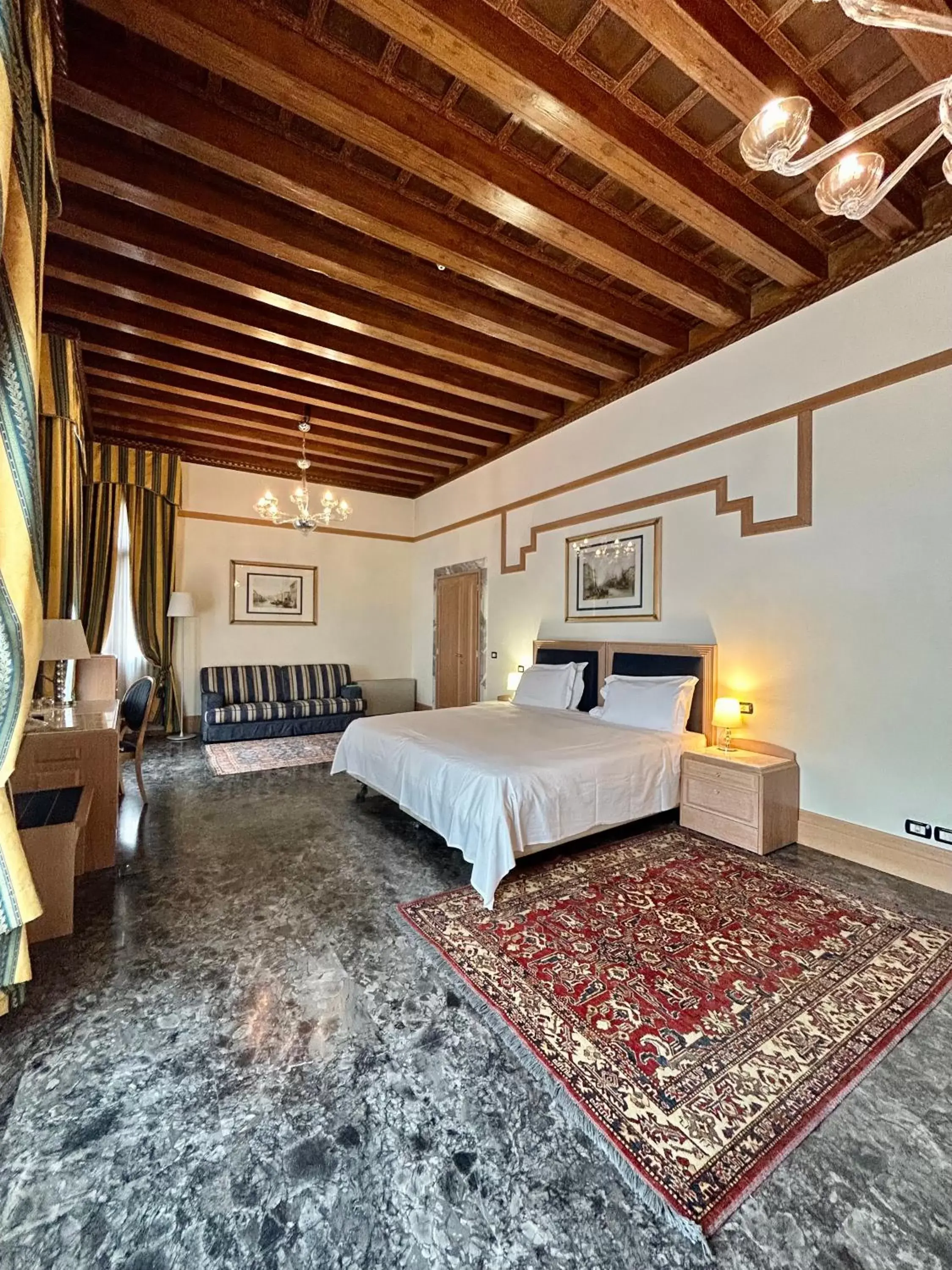 Bedroom, Bed in Foscari Palace