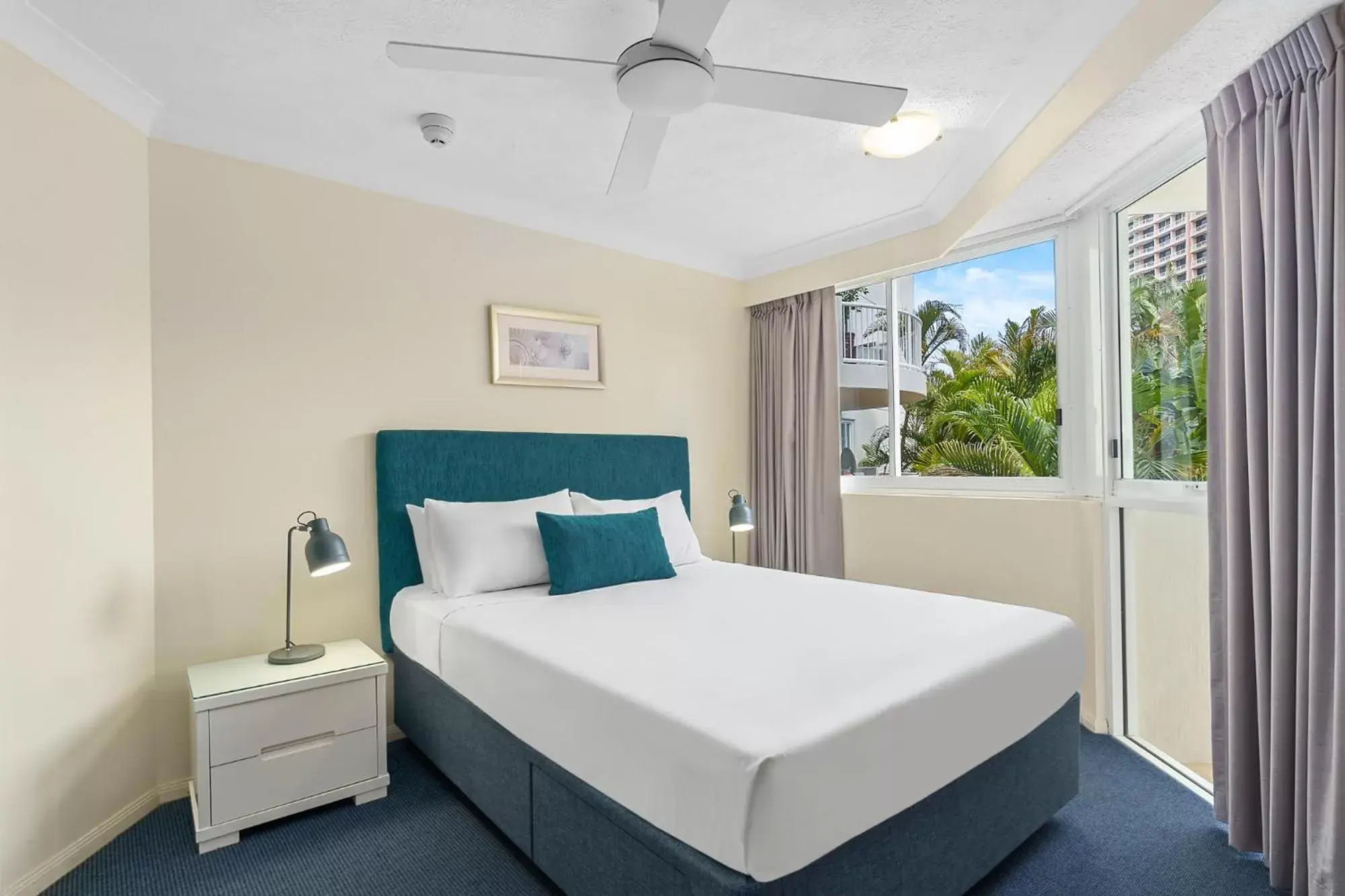 Bedroom, Bed in Surf Parade Resort