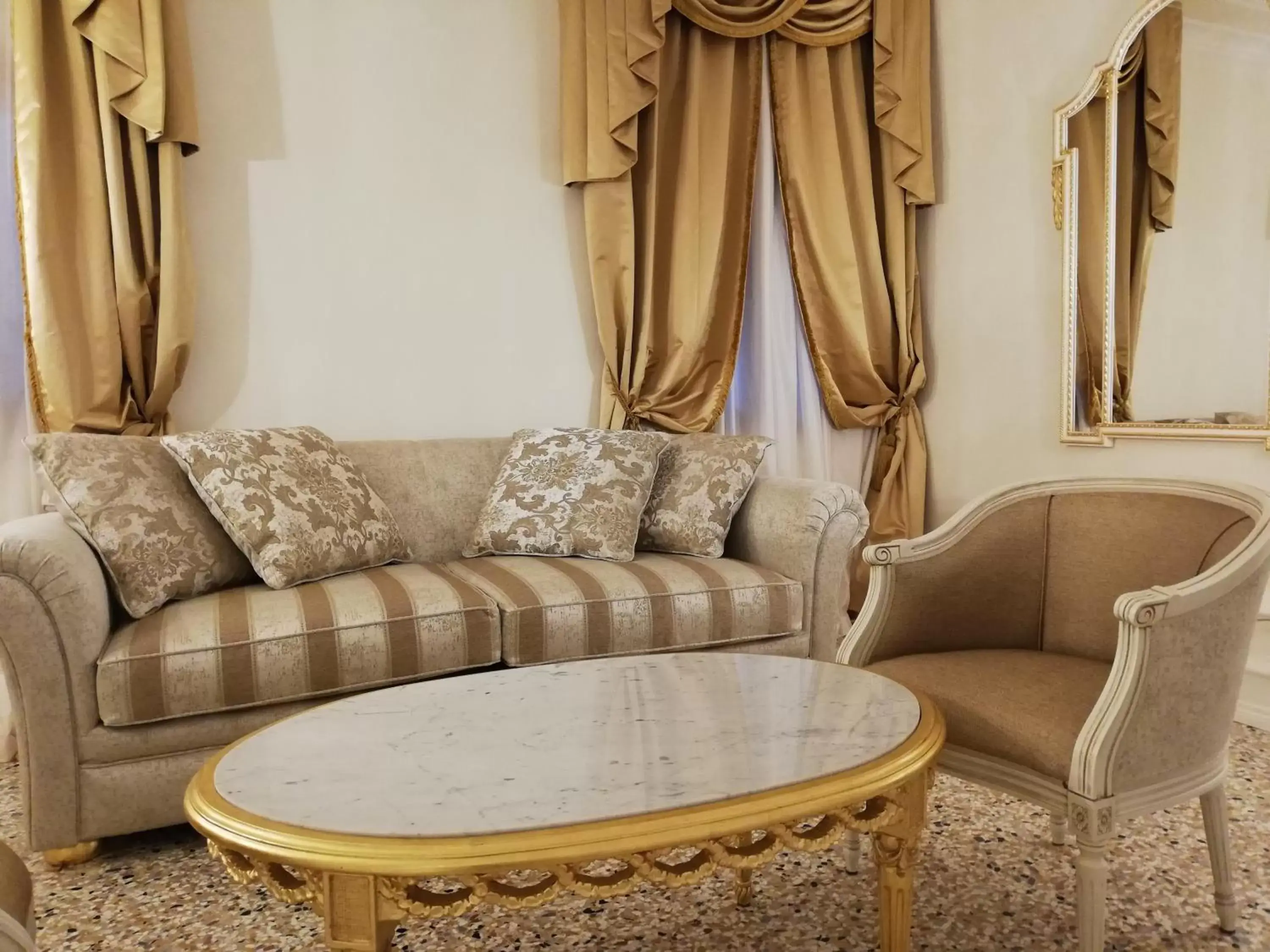 Living room, Seating Area in Ca' Bonfadini Historic Experience