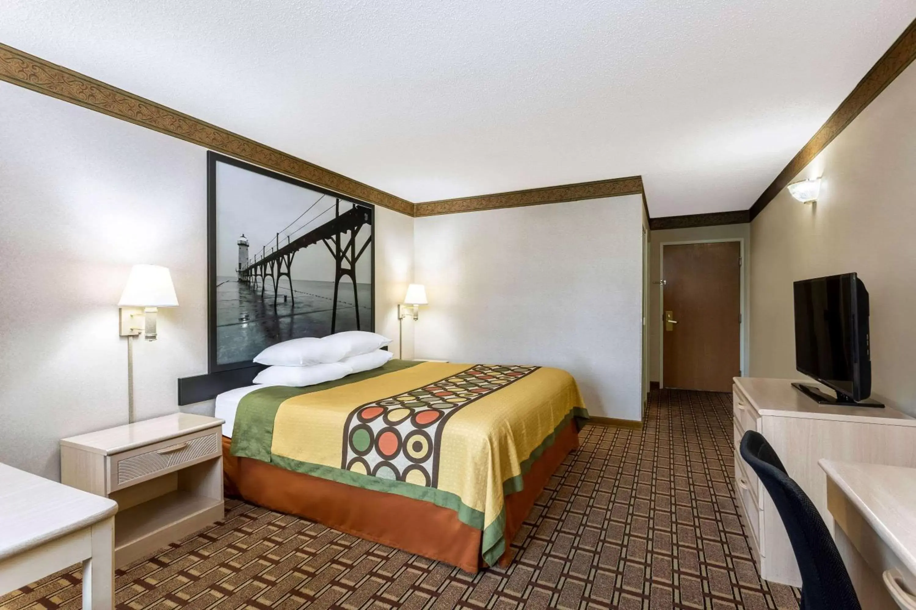 Photo of the whole room, Bed in Super 8 by Wyndham Marysville/Port Huron Area
