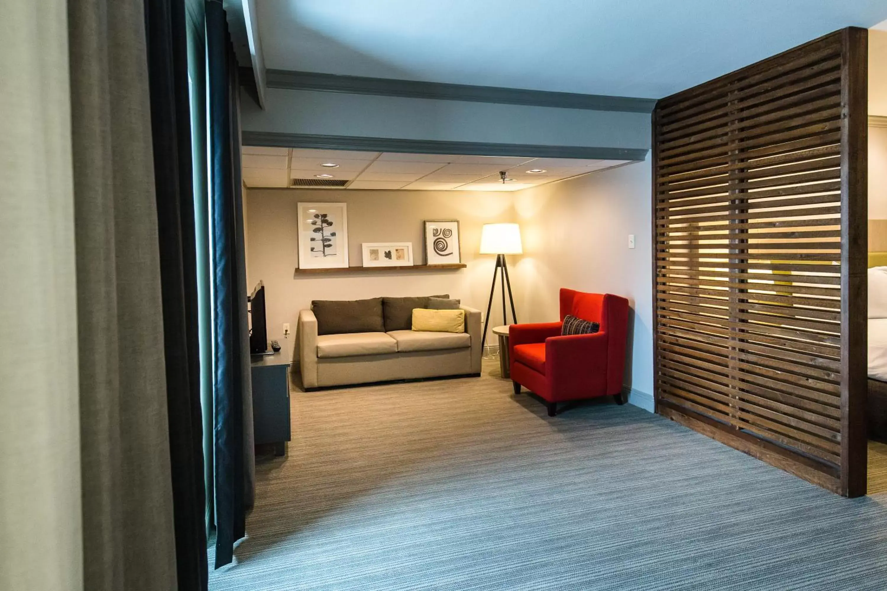 Living room, Seating Area in Country Inn & Suites by Radisson, Metairie (New Orleans), LA