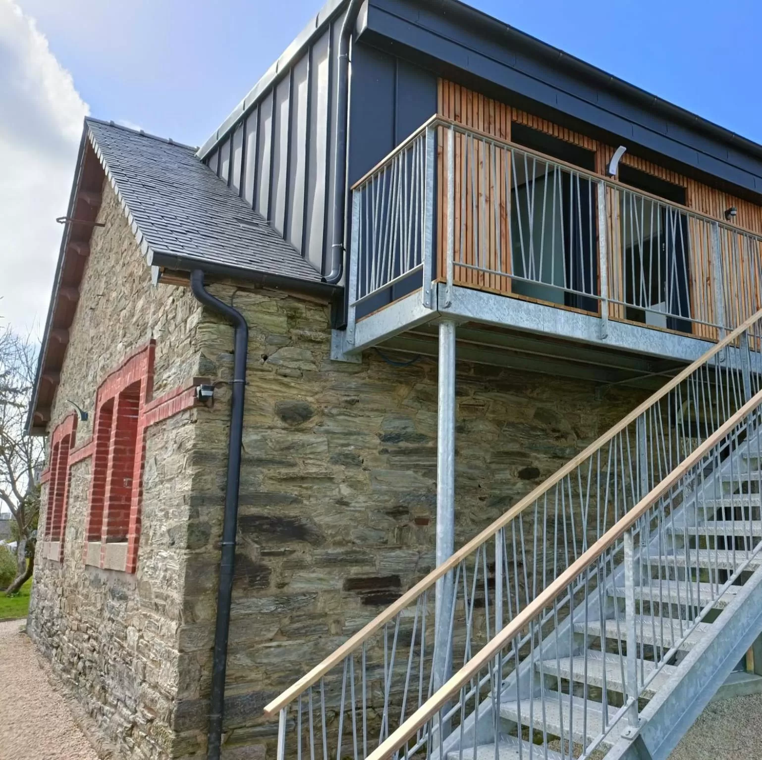 Facade/entrance, Property Building in La Passerelle