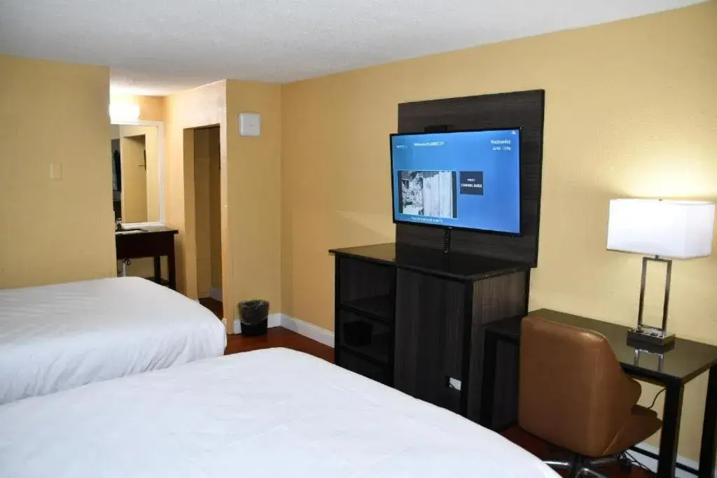 TV/Entertainment Center in Baymont by Wyndham Macon I-75