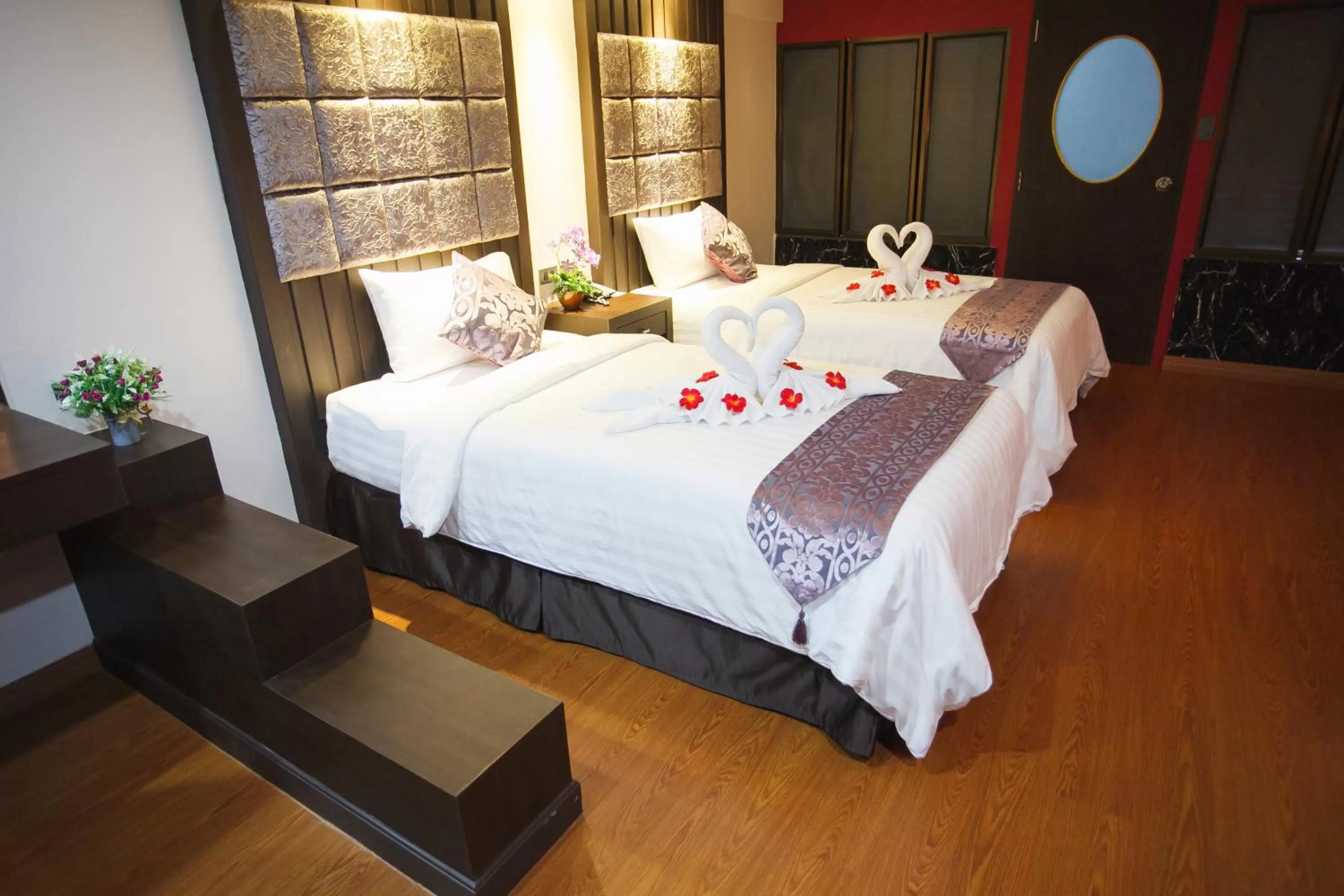 Bedroom, Bed in Grand Pink Hotel Hatyai