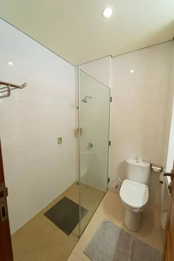 Bathroom in Komodo Lodge