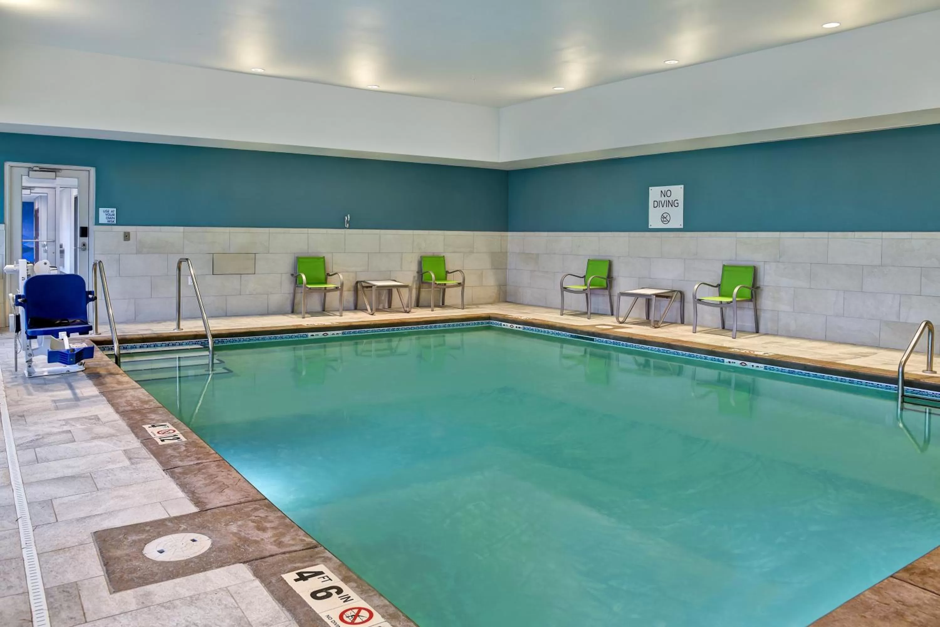 Swimming pool in Holiday Inn Express & Suites - Ottawa by IHG