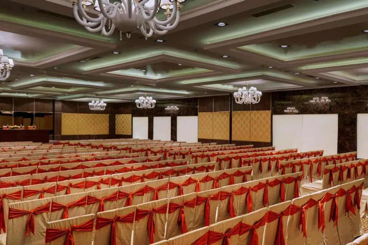 Banquet/Function facilities in Royalton Hyderabad Abids