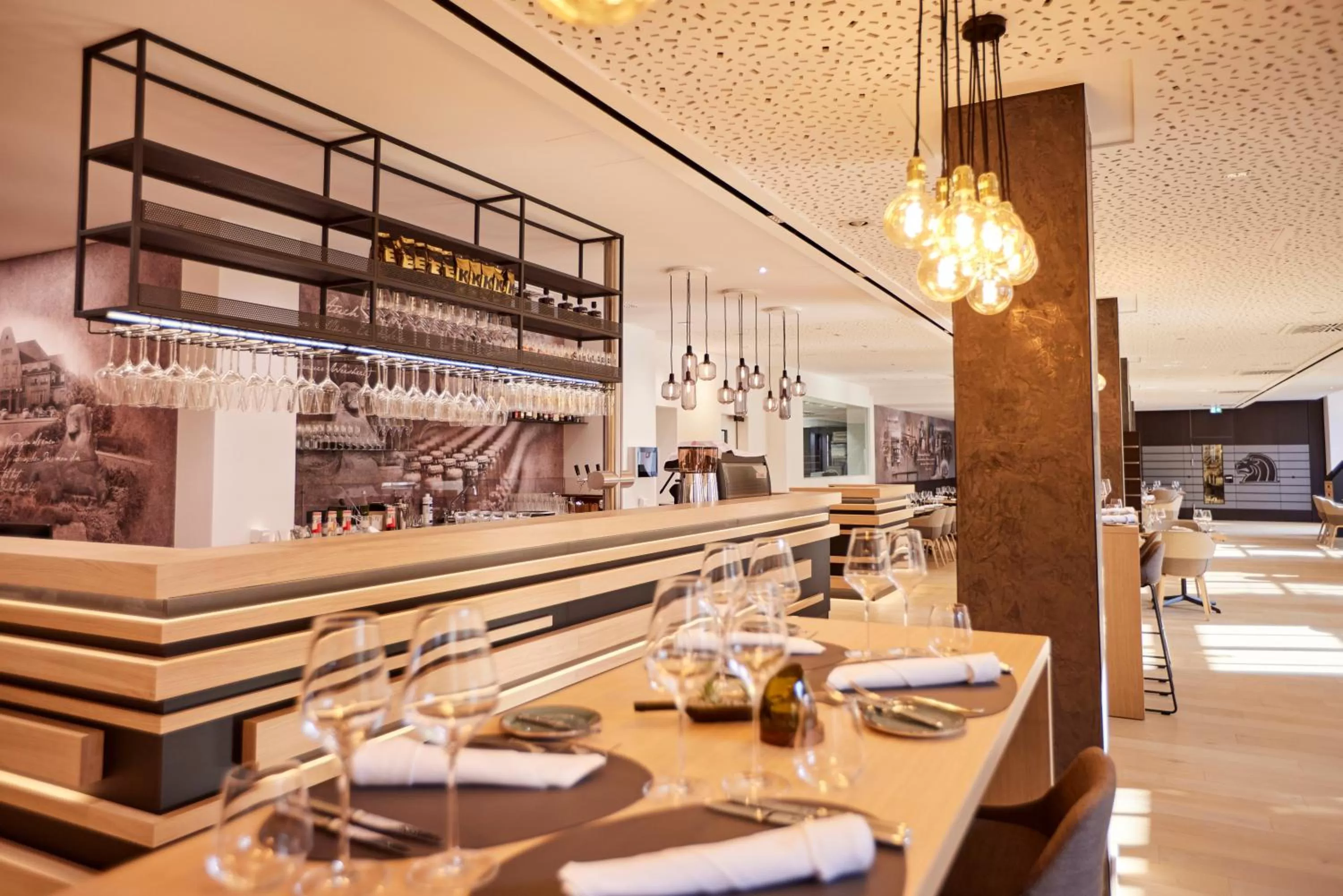 Restaurant/places to eat in Kasino Hotel