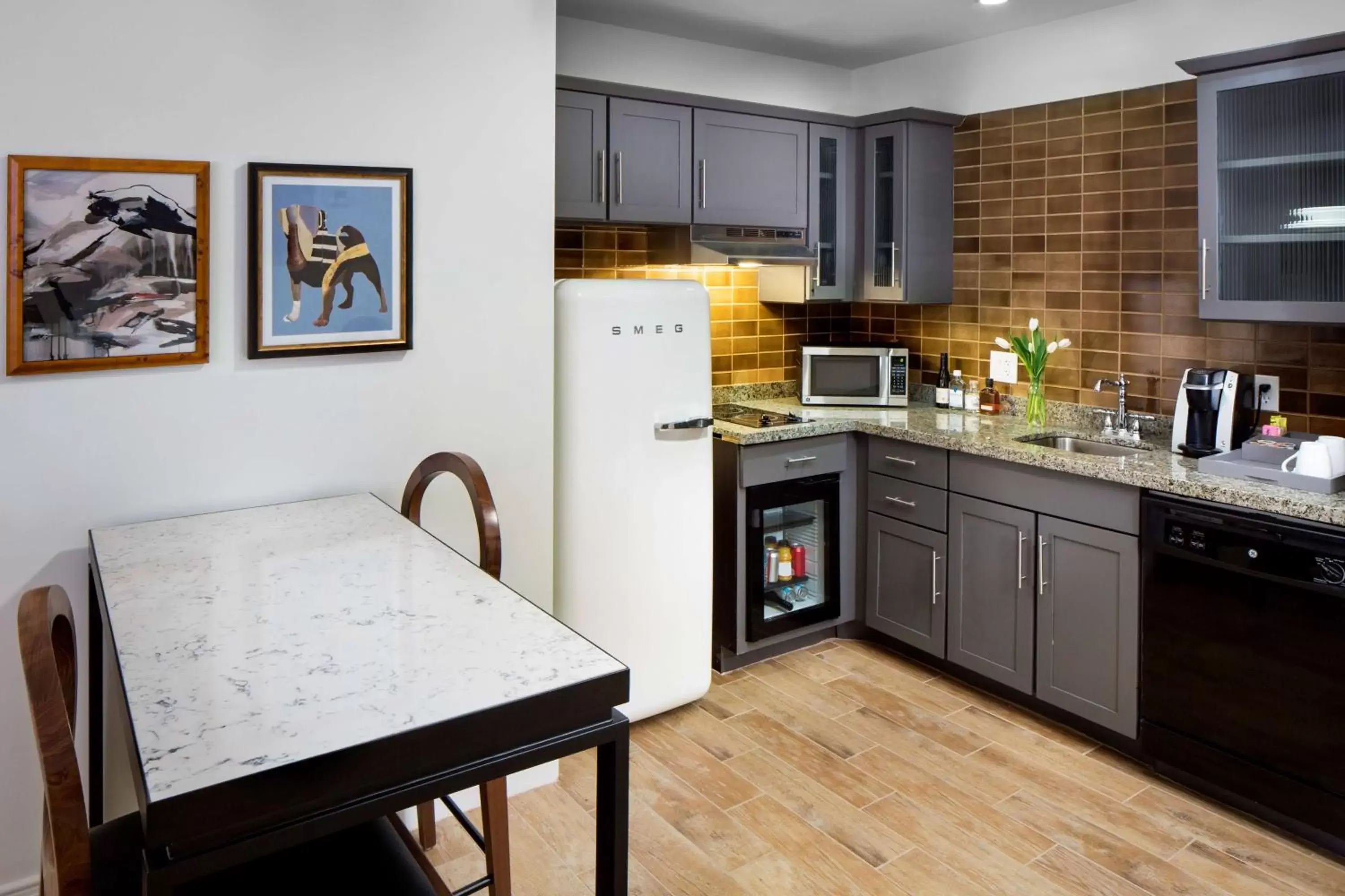 Photo of the whole room, Kitchen/Kitchenette in Andaz Savannah - A Concept by Hyatt